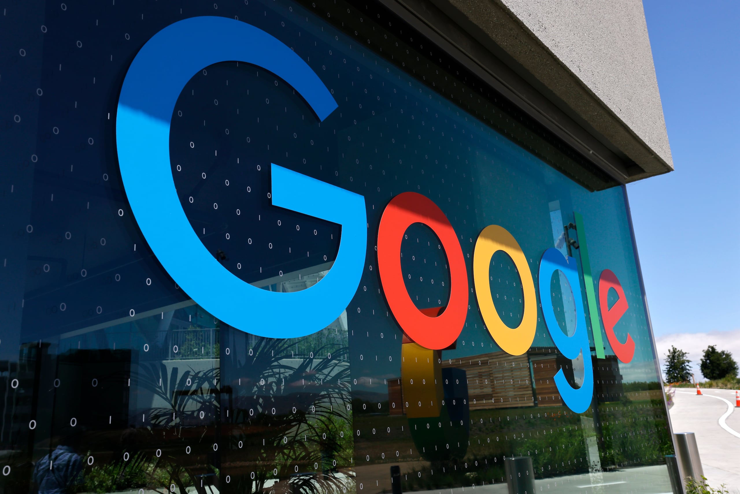 Fotografía de archivo del logo de Google en Mountain View, California.
