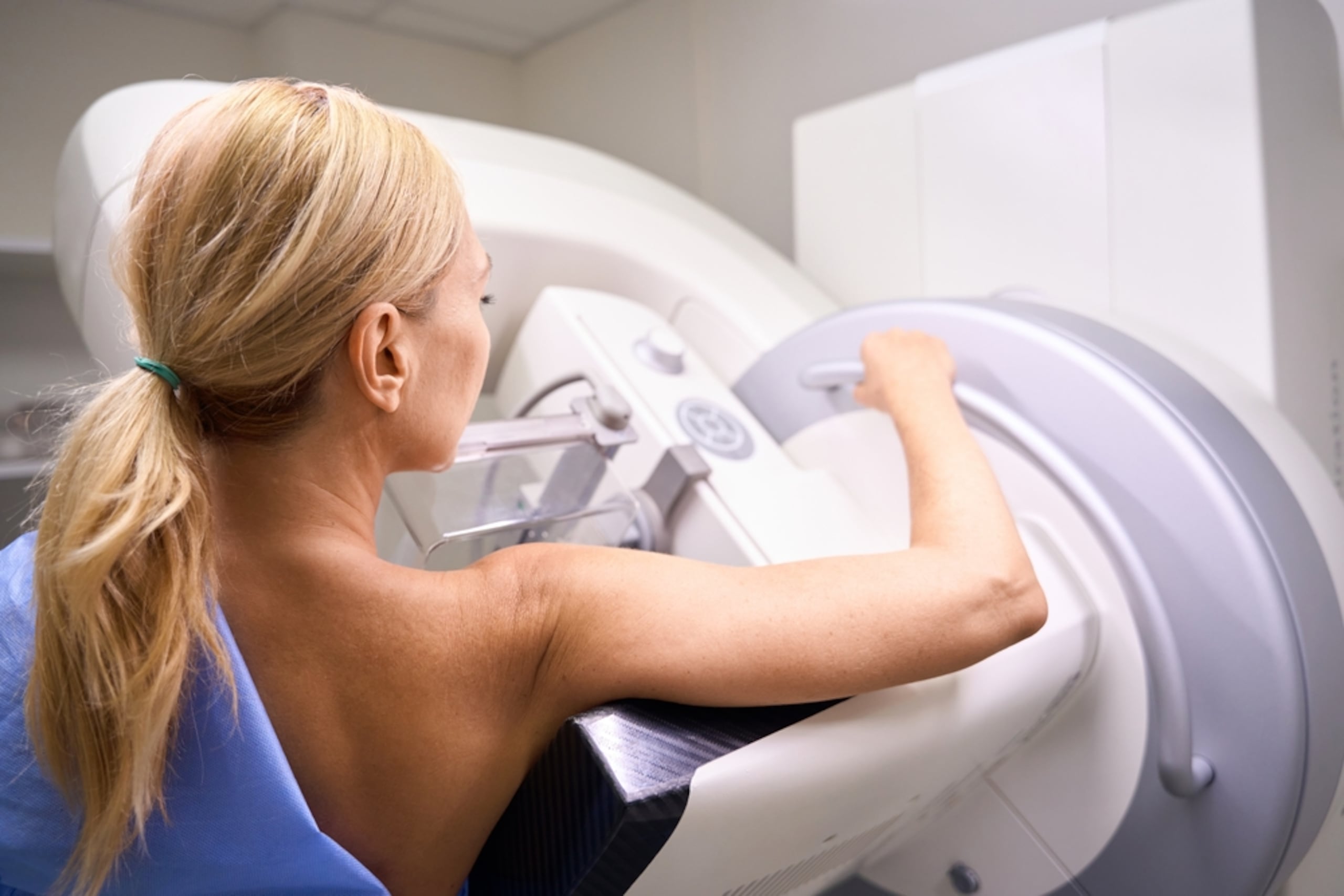 En lo que resta de octubre y durante todo el mes de noviembre se está ofreciendo un 50 % de descuento para aquellas pacientes que tengan una orden médica de mamografía con tomosíntesis en el Centro Comprensivo de Cáncer.