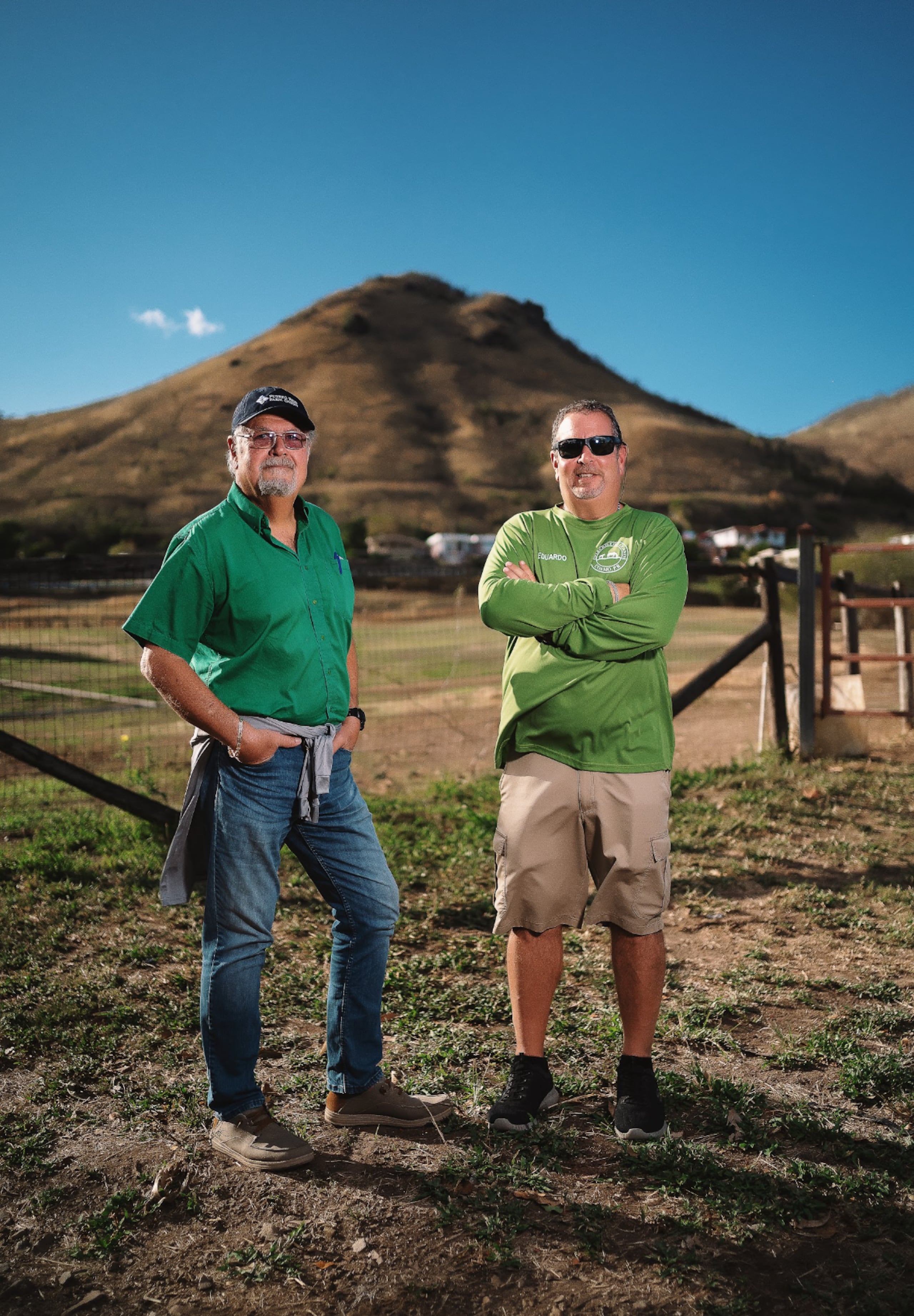 Danny Maldonado, propietario de Potrero Los Llanos, junto al gerente general, su hijo, Eduardo Maldonado.