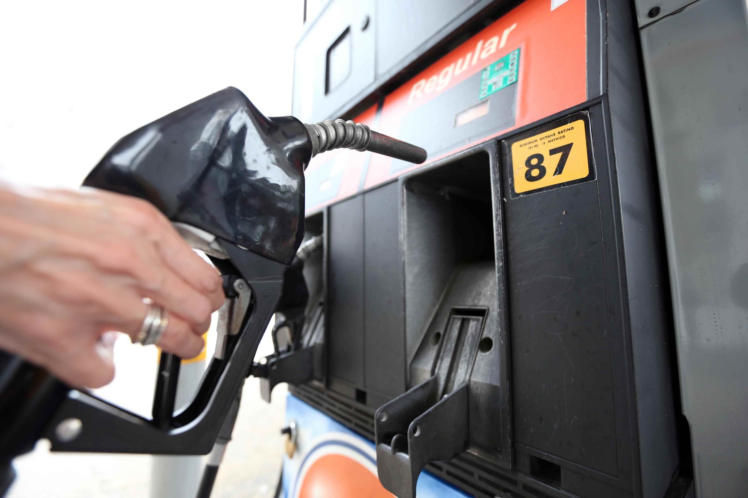 Sepúlveda hizo un llamado a los conductores a que hablen con su detallista para que se asegure de tener suficiente abasto de gasolina. (Archivo GFR Media)
