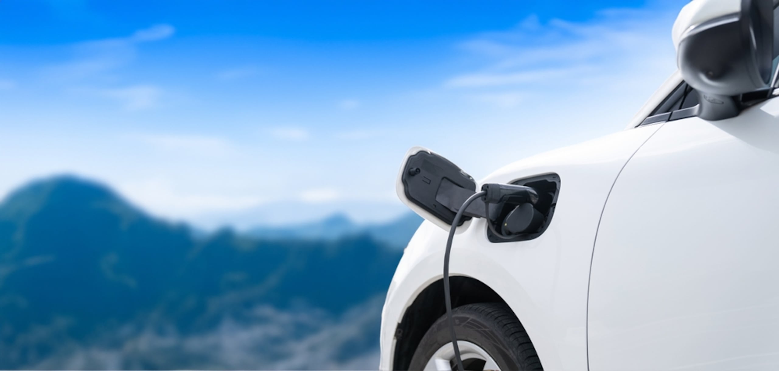 2025—; Alemania y el Reino Unido para el 2030; y Japón y California para el 2035.
Aunque el gobierno federal no ha propuesto similar iniciativa, el presidente Joe Biden recientemente anunció, junto a los presidentes de Ford, General Motors y Chrysler, que el 50 % de los vehículos nuevos vendidos en Estados Unidos serán eléctricos para el 2030.