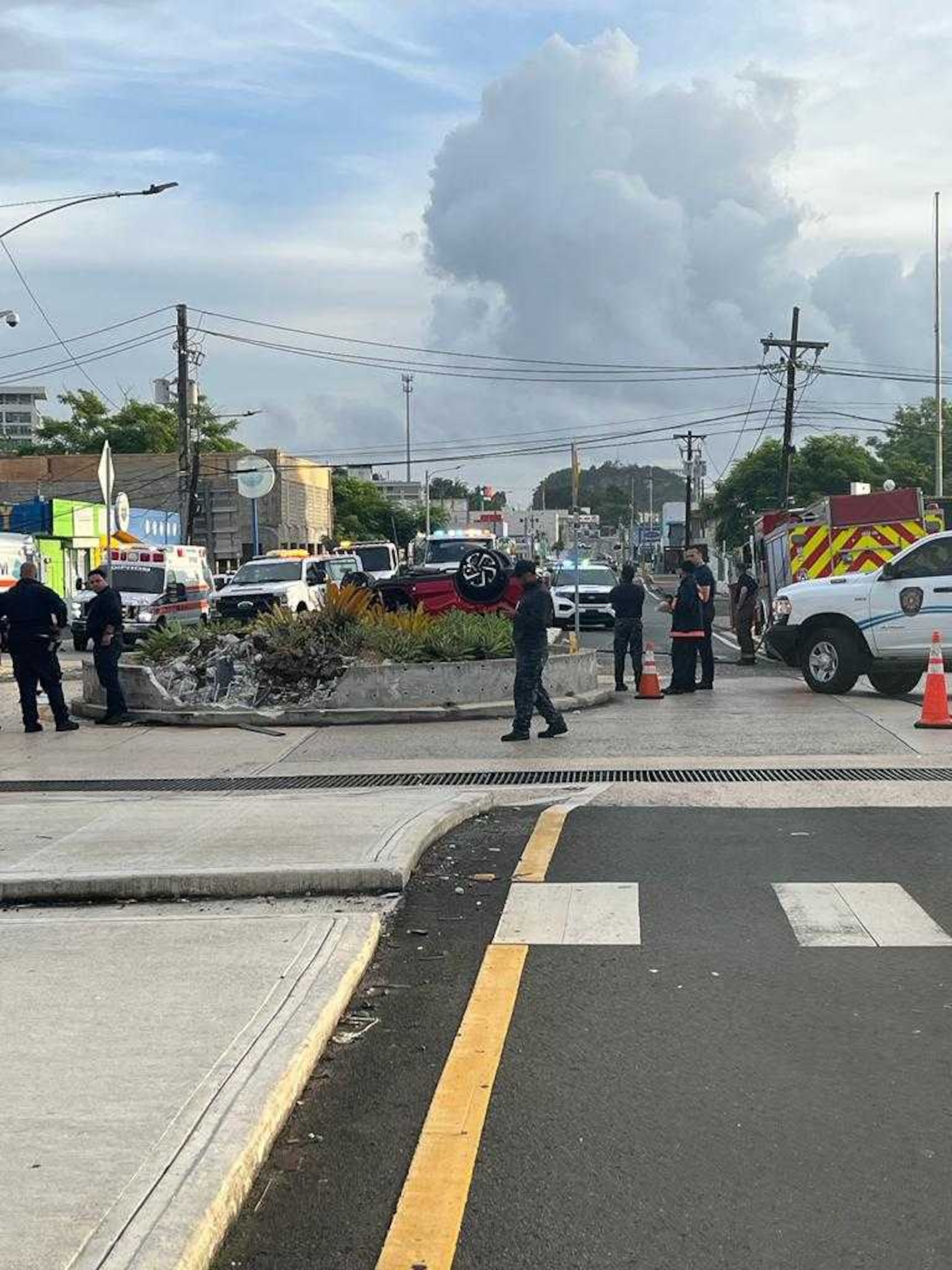 El conductor quedó pillado en el vehículo y murió en el acto.