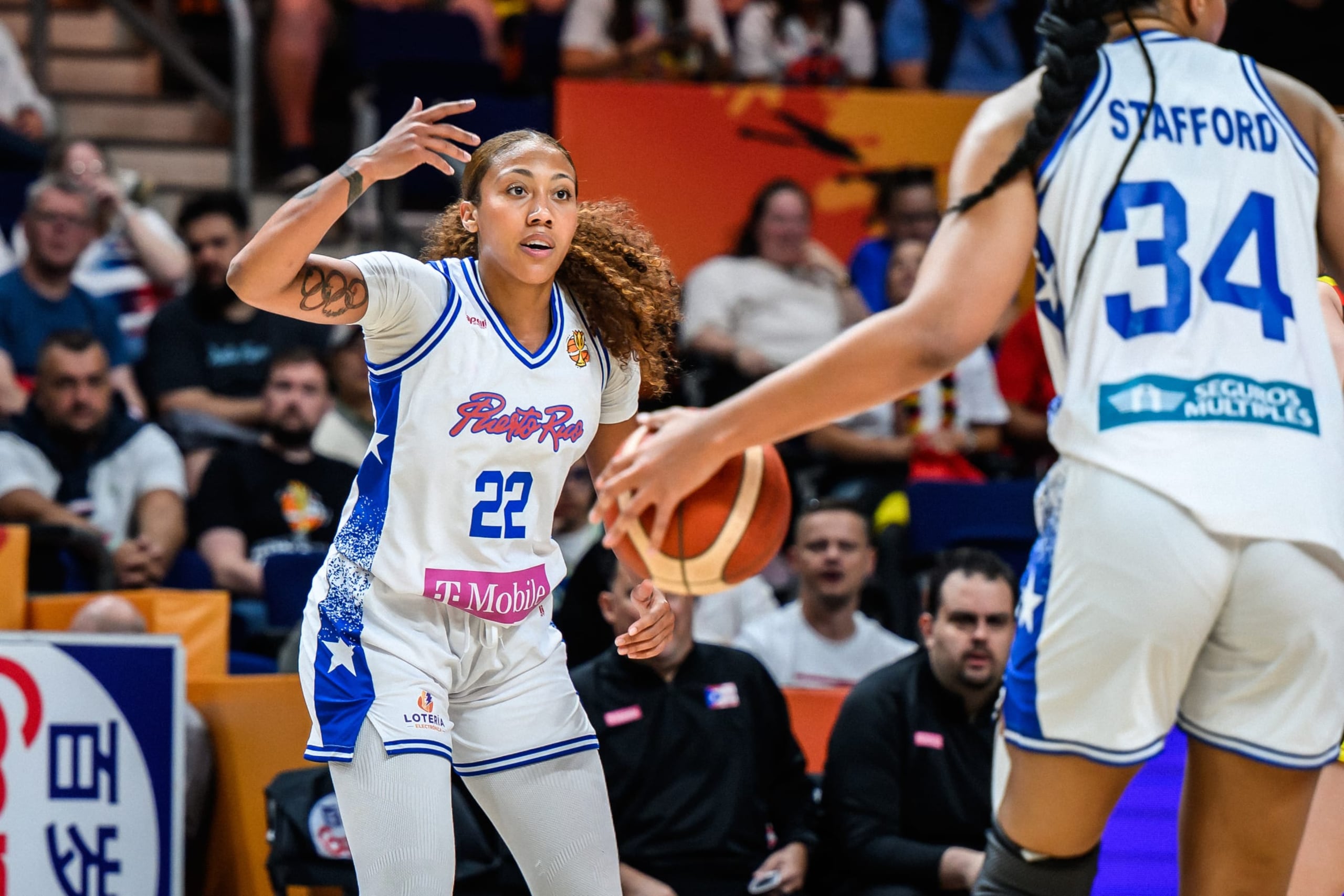 Arella Guirantes comandó la ofensiva boricua con 21 tantos.