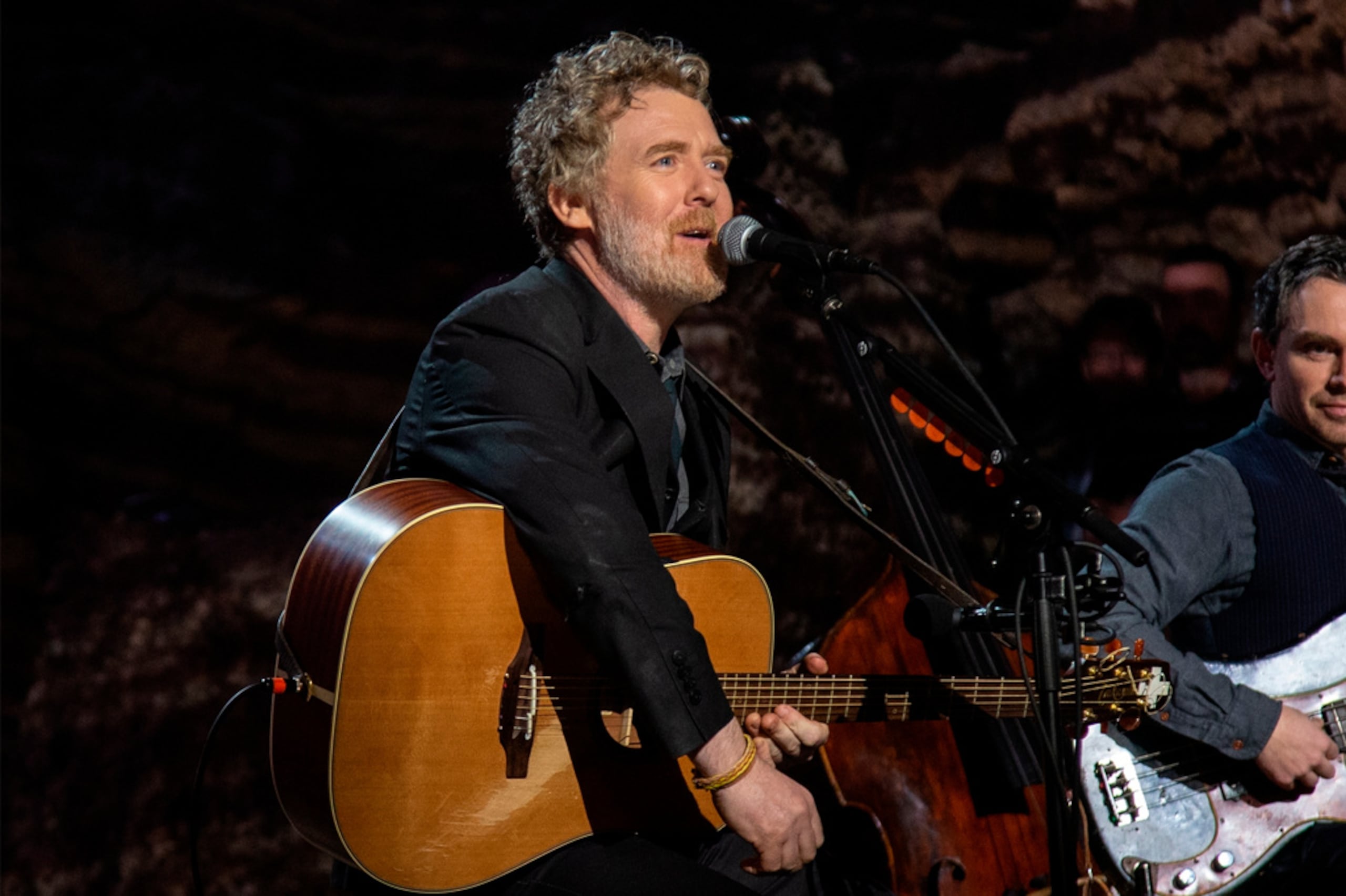 El cantante y compositor irlandés Glen Hansard se presenta en The Caverns, en Pelham, Tennessee, el 29 de marzo de 2019.