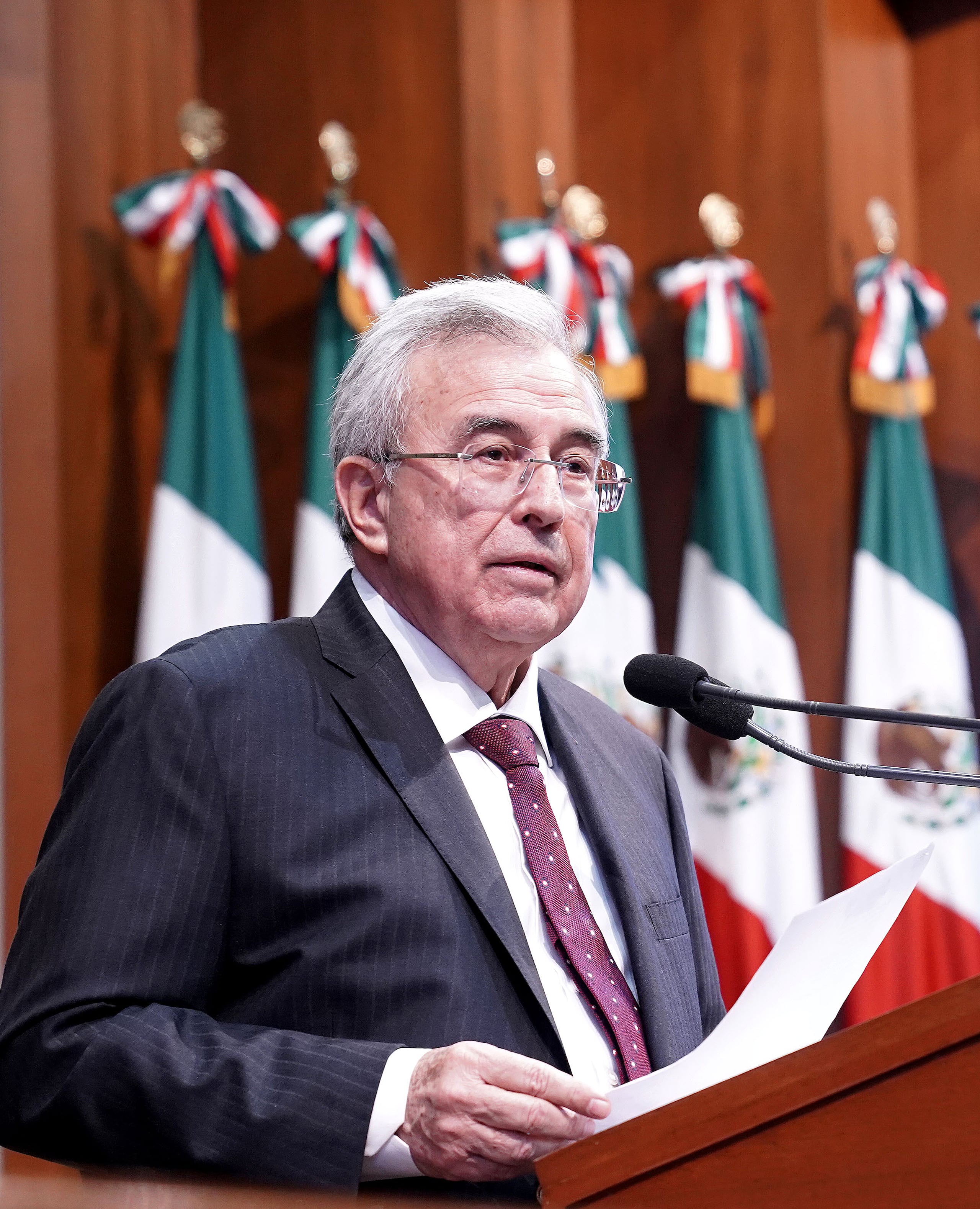 Fotografía de archivo que muestra al gobernador de Sinaloa, Rubén Rocha Moya, mientras participa en un acto protocolario en la ciudad Culiacán, en Sinaloa (México). EFE/ Juan Carlos Cruz