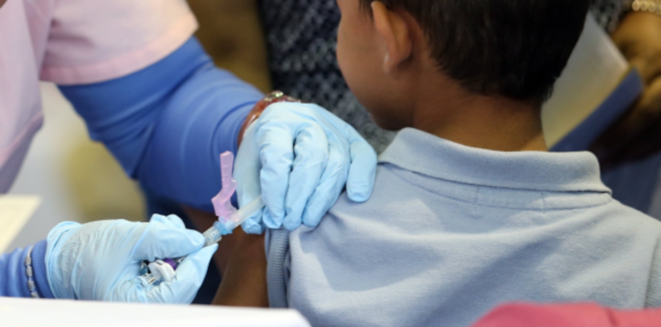 La principal medida preventiva para ayudar a frenar la propagación de la enfermedad es la vacunación. (Archivo)