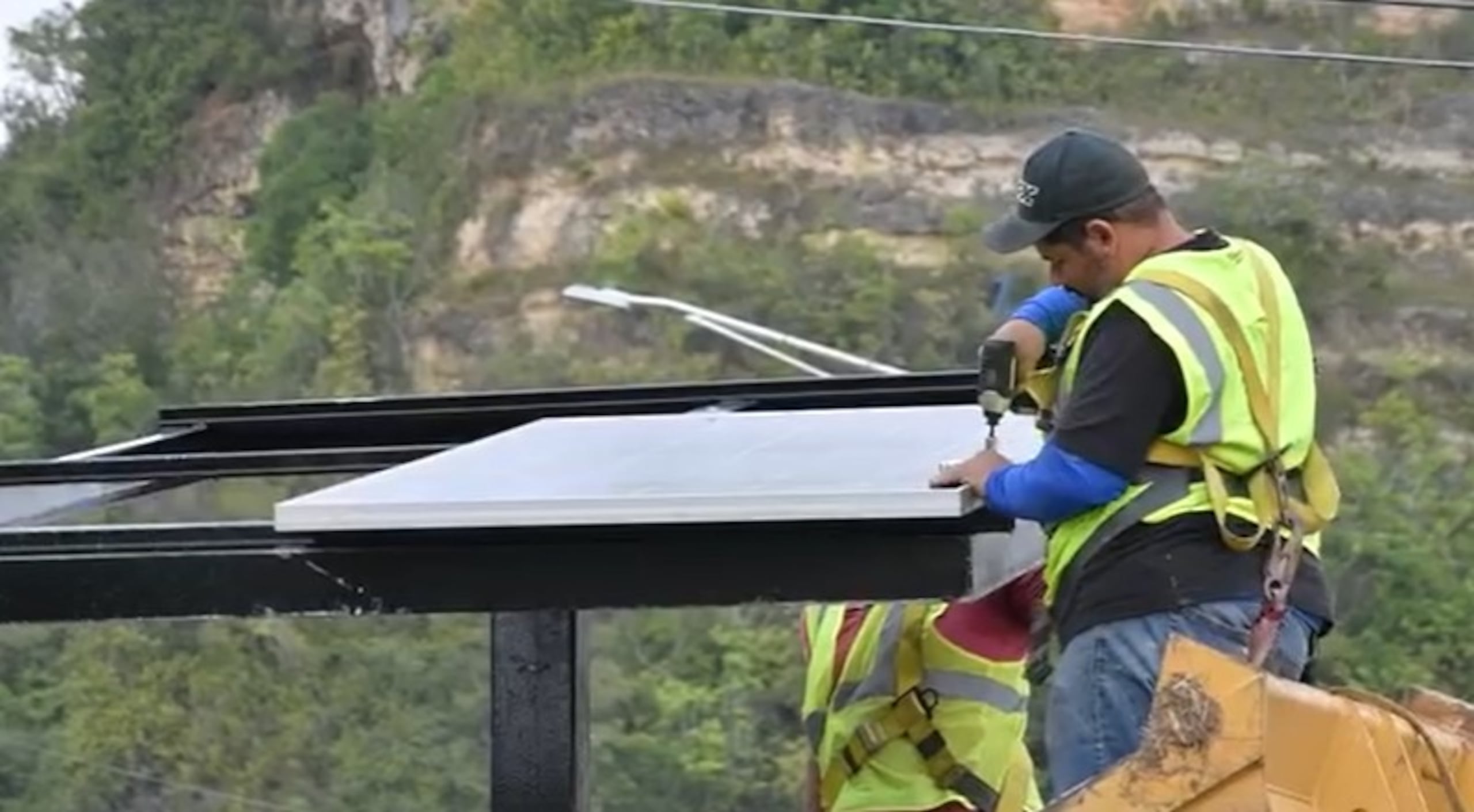 Proyecto de semáforos con batería solar.