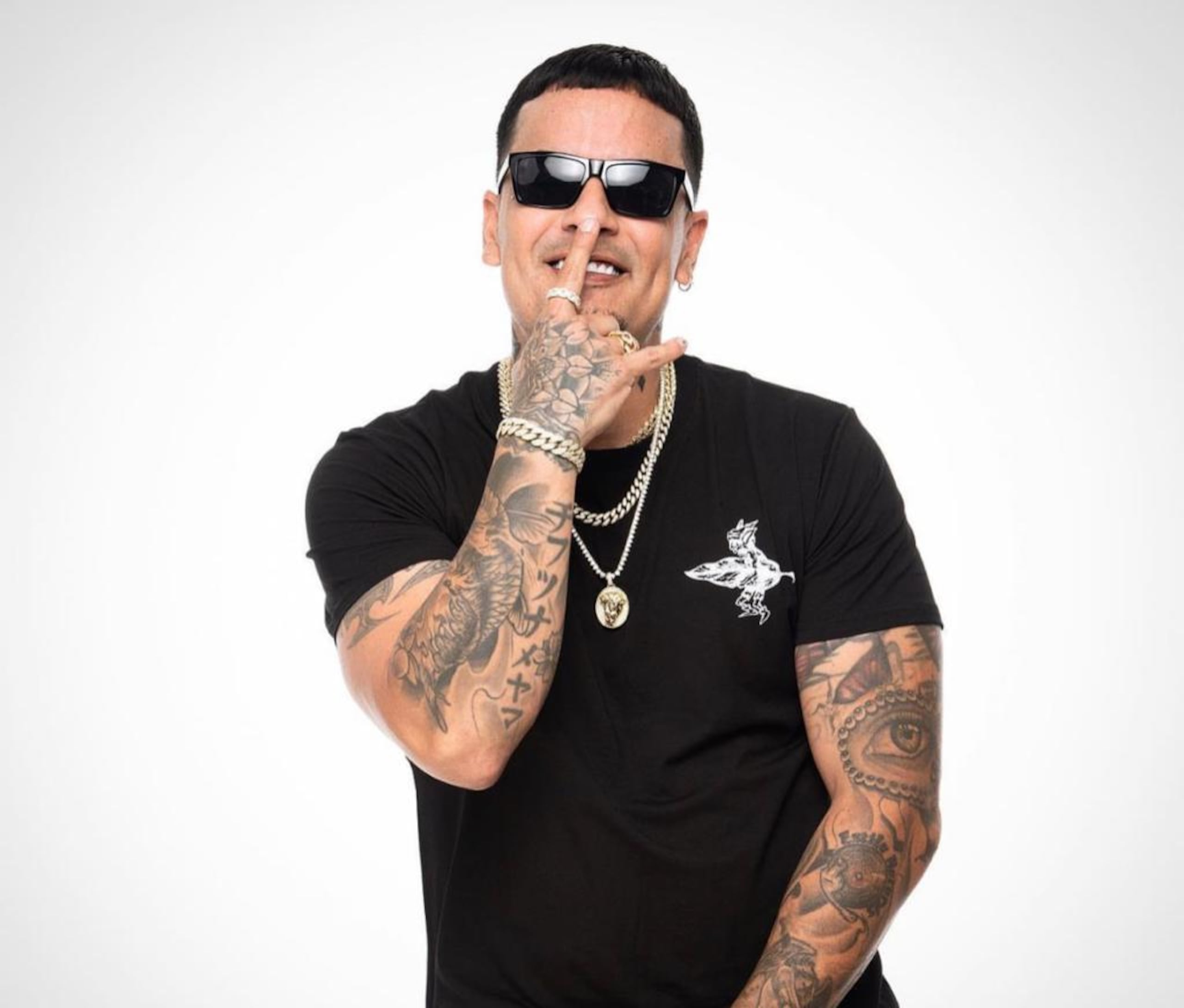 El cantante es considerado prófugo de la ley en Colombia.