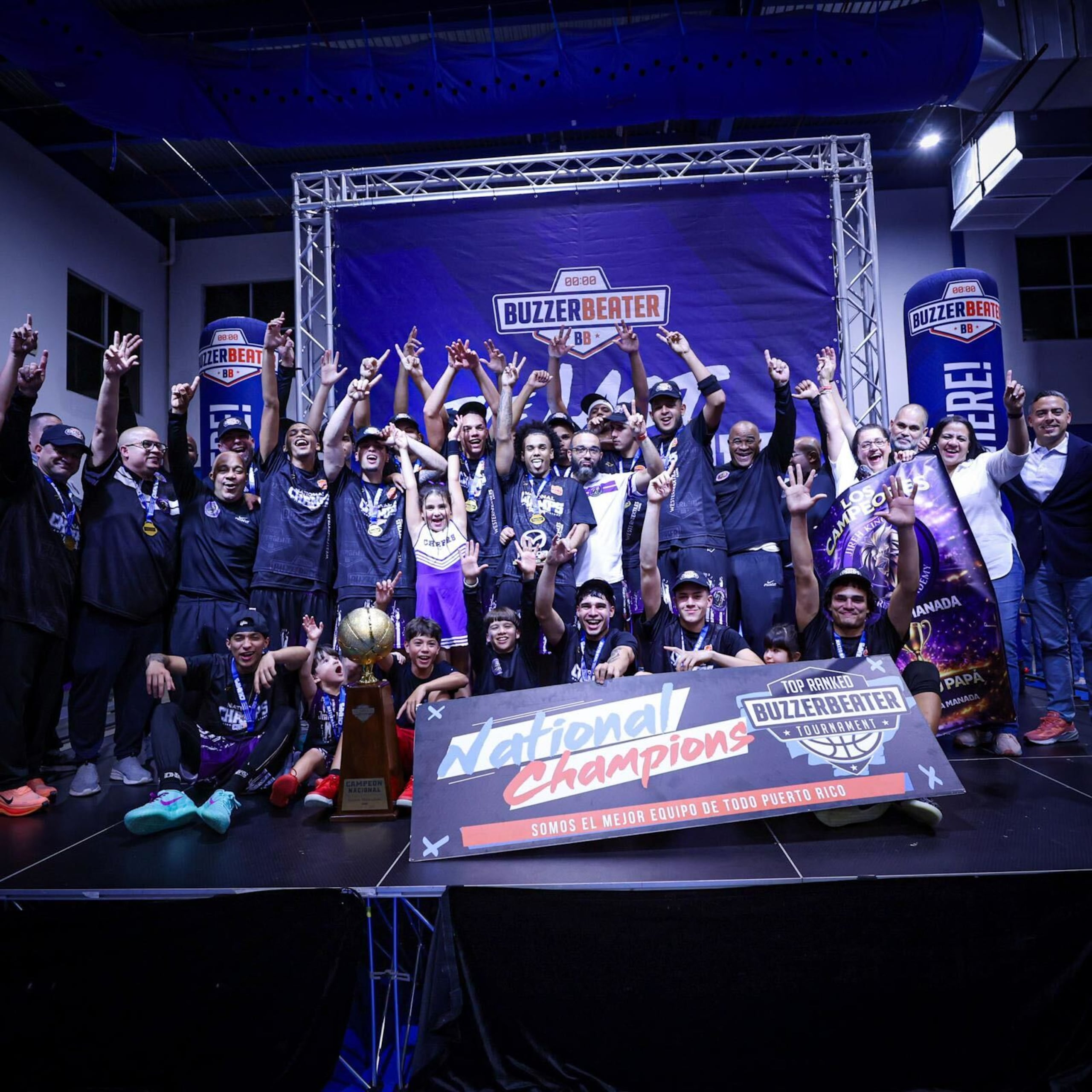 Jireh Kingdom Christian Academy celebra tras ganar el Top Ranked Buzzer Beater.