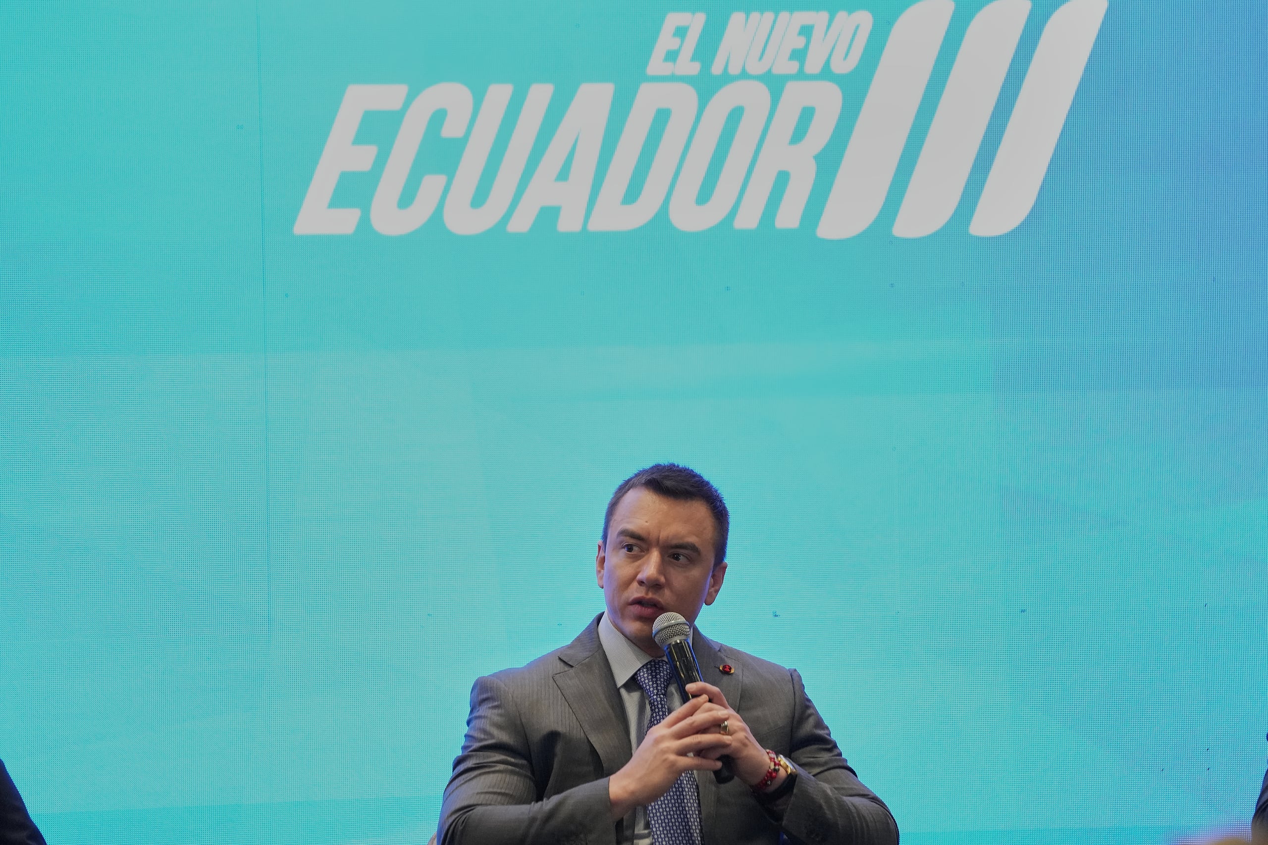 El presidente de Ecuador, Daniel Noboa, asiste a la ceremonia de apertura de la Conferencia Internacional sobre Drogas Sintéticas en Quito, Ecuador, el lunes 26 de enero de 2026. (AP Foto/Dolores Ochoa)