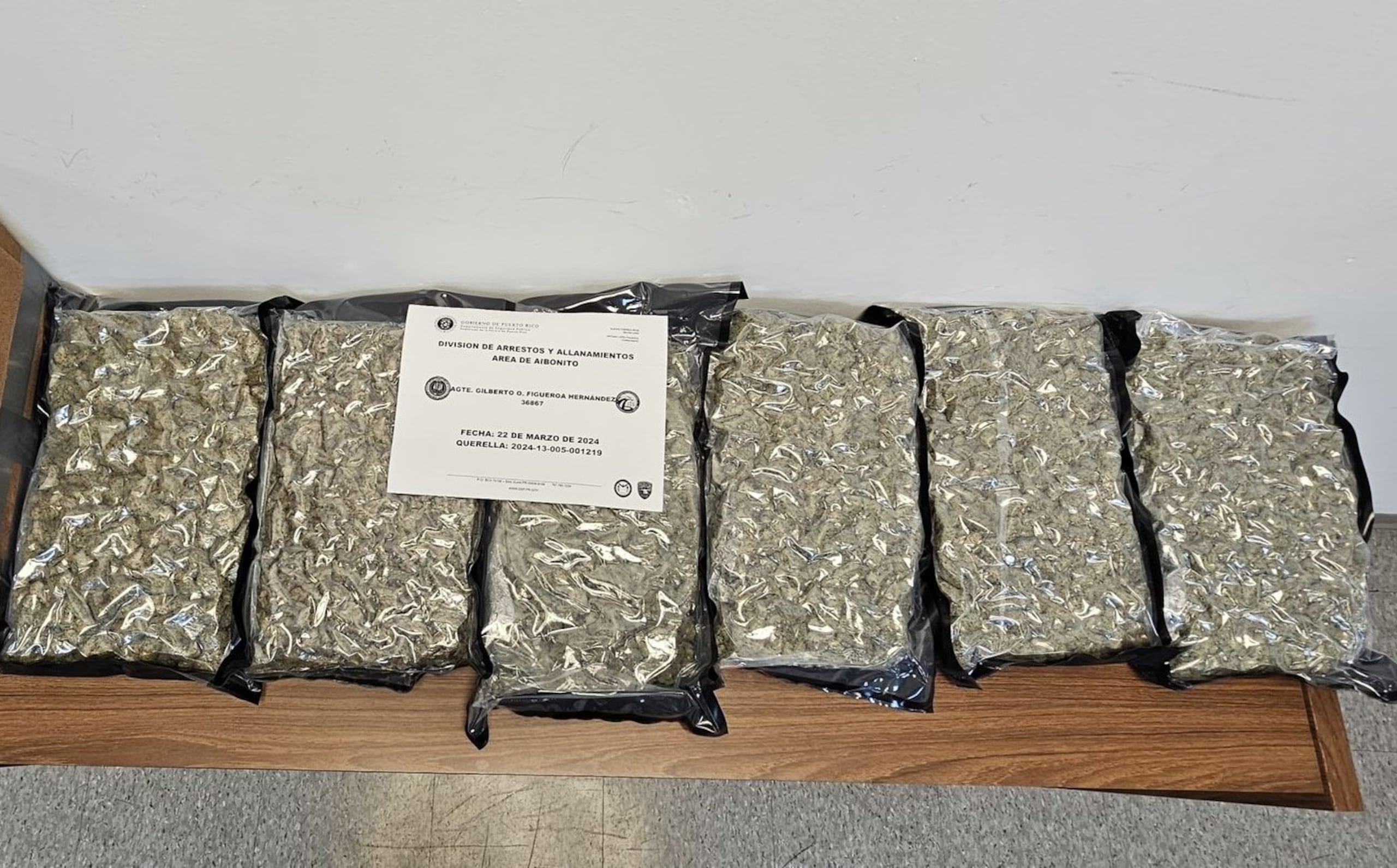 Marihuana ocupada tras la intervención vehicular.