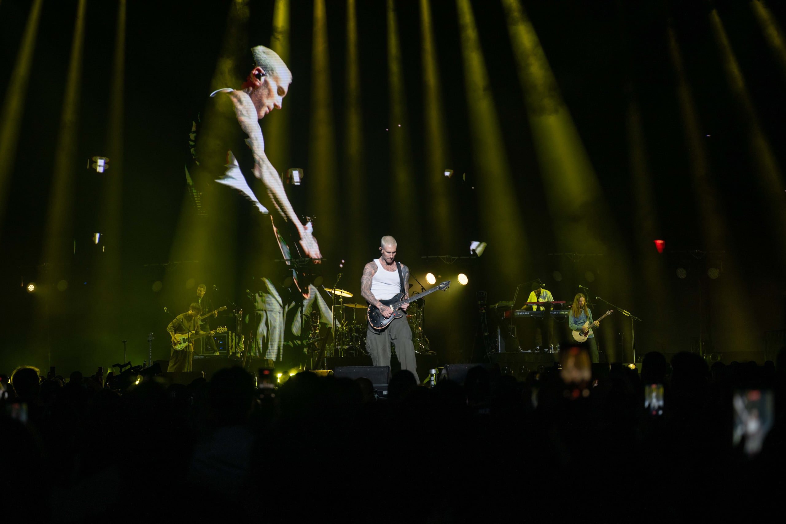 El repertorio incluyó temas como “Payphone”, “Moves Like Jagger”, “Girls Like You” y “Sugar”, entre otros.