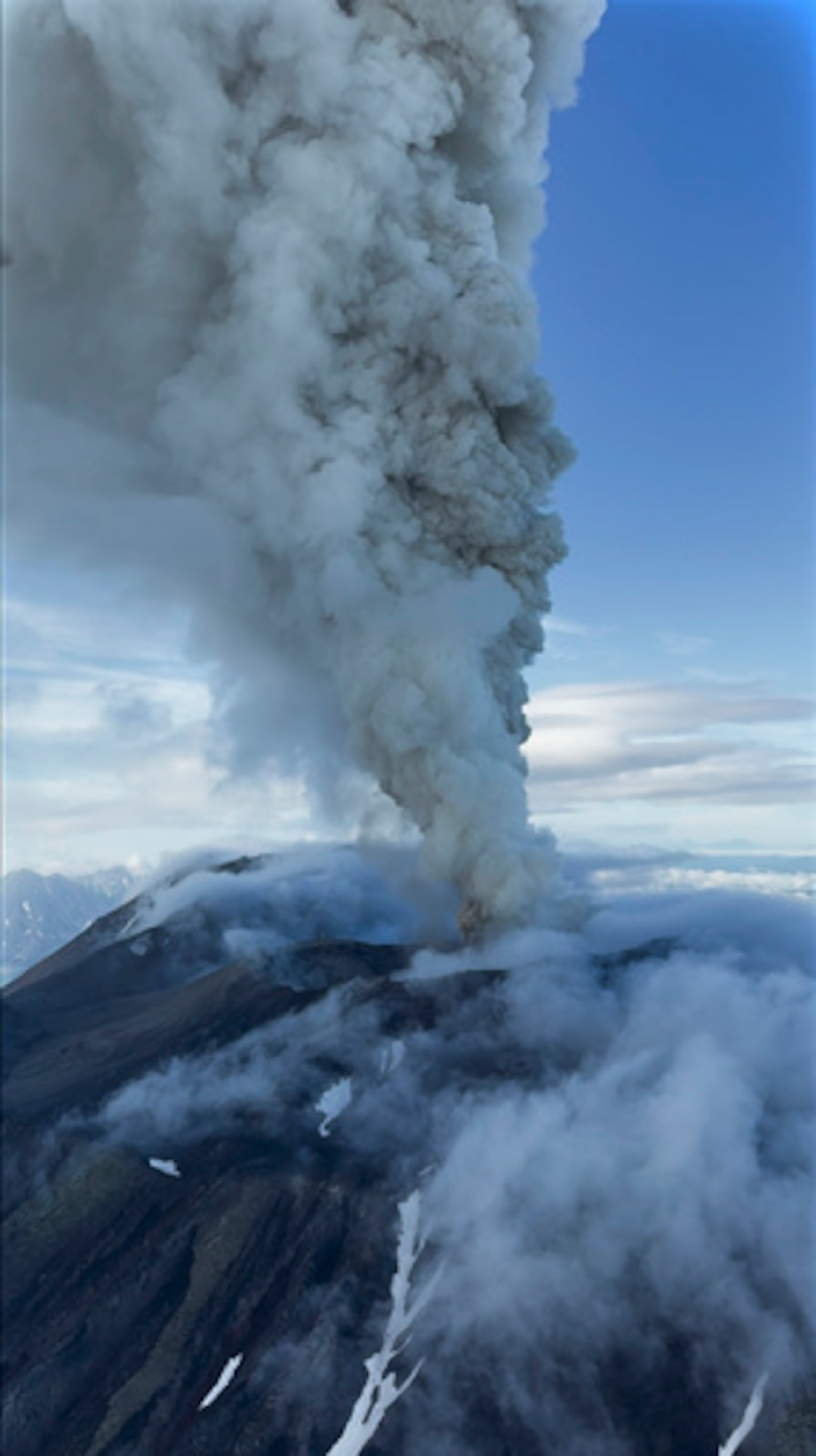Volcán Krasheninnikov en erupción, Rusia.