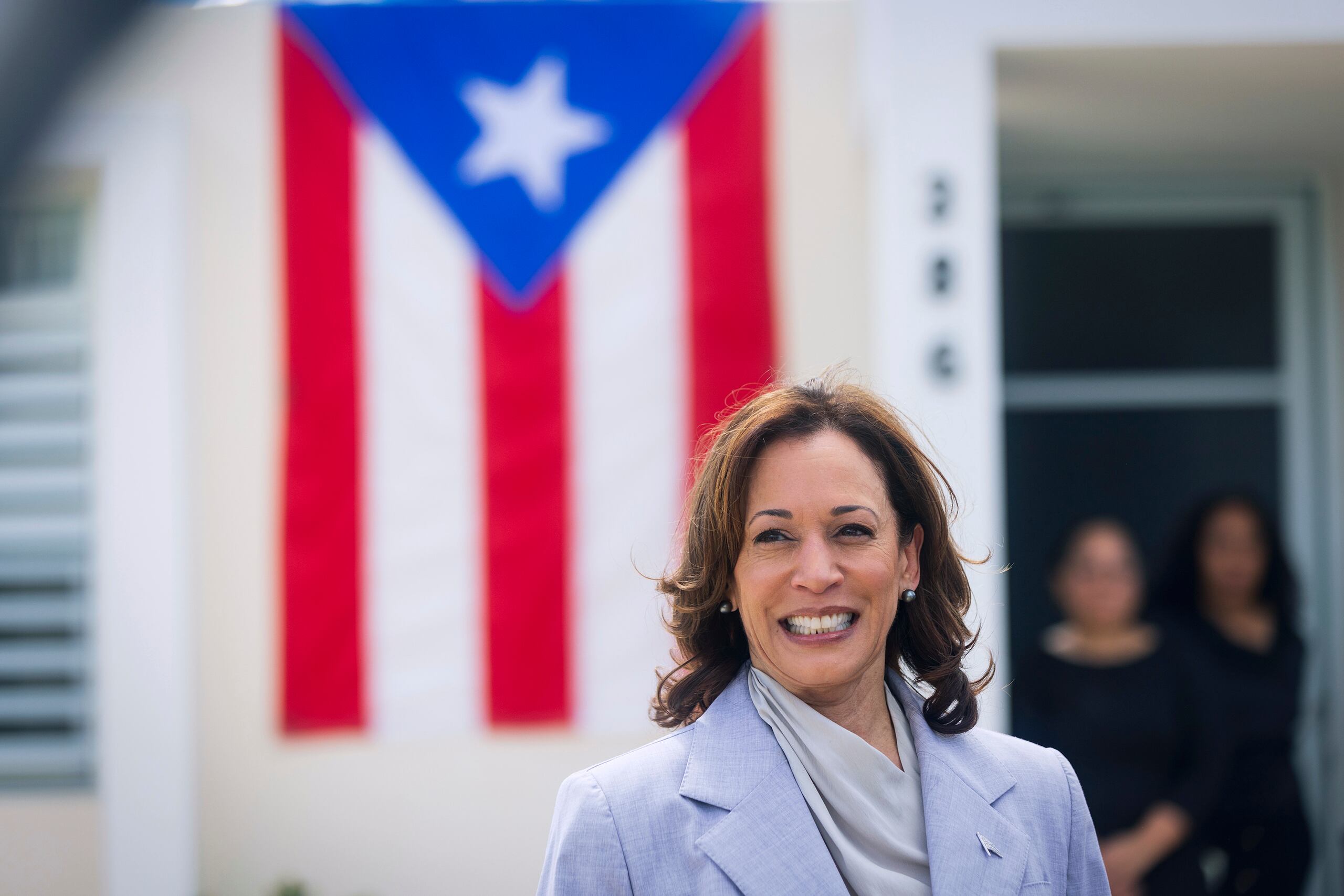 Tras la catástrofe, Harris visitó Puerto Rico y pudo constatar la “devastación” que había dejado el huracán.