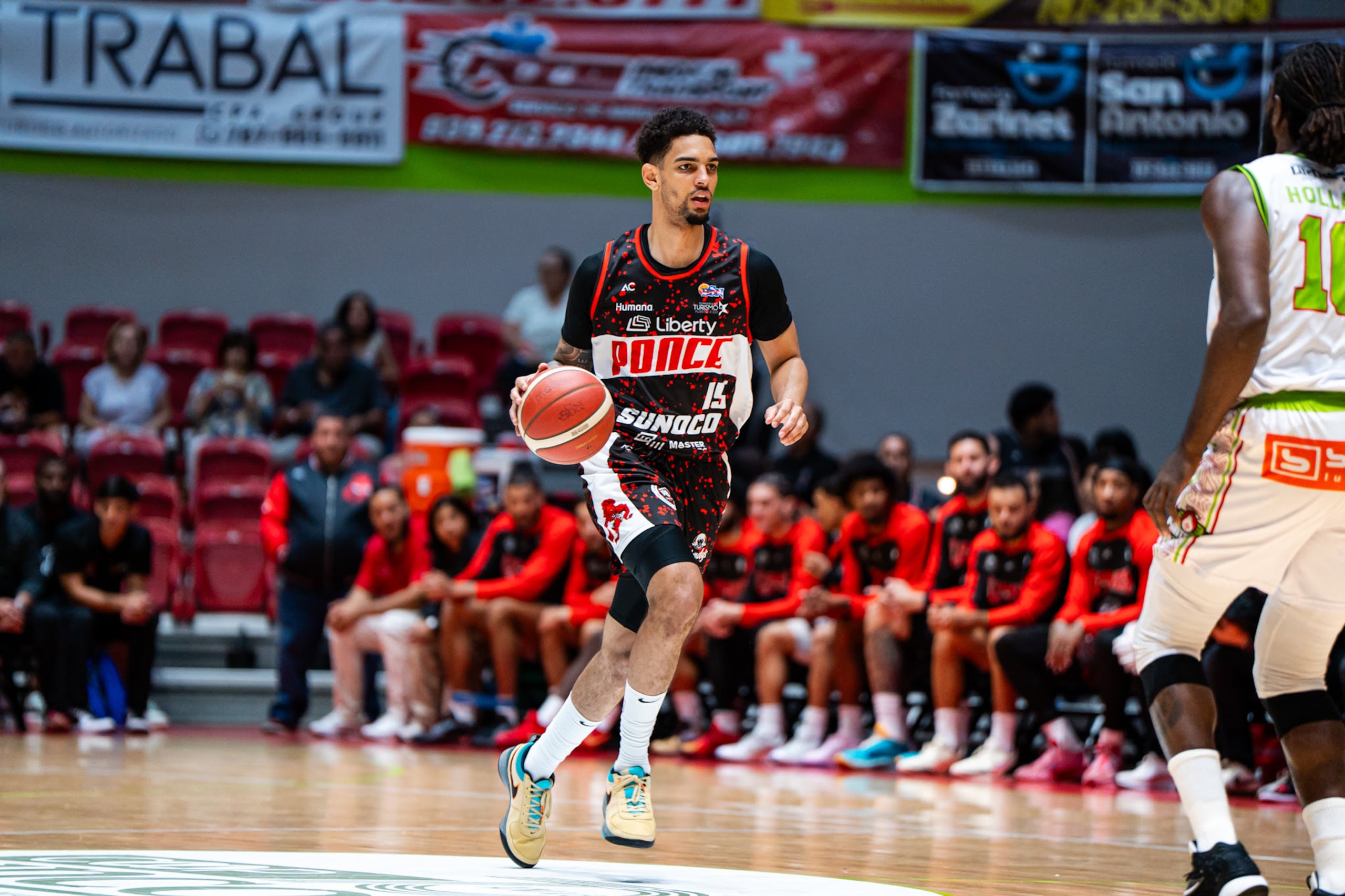 Michael Devoe lideró la ofensiva de los Leones con 24 puntos y 10 rebotes.