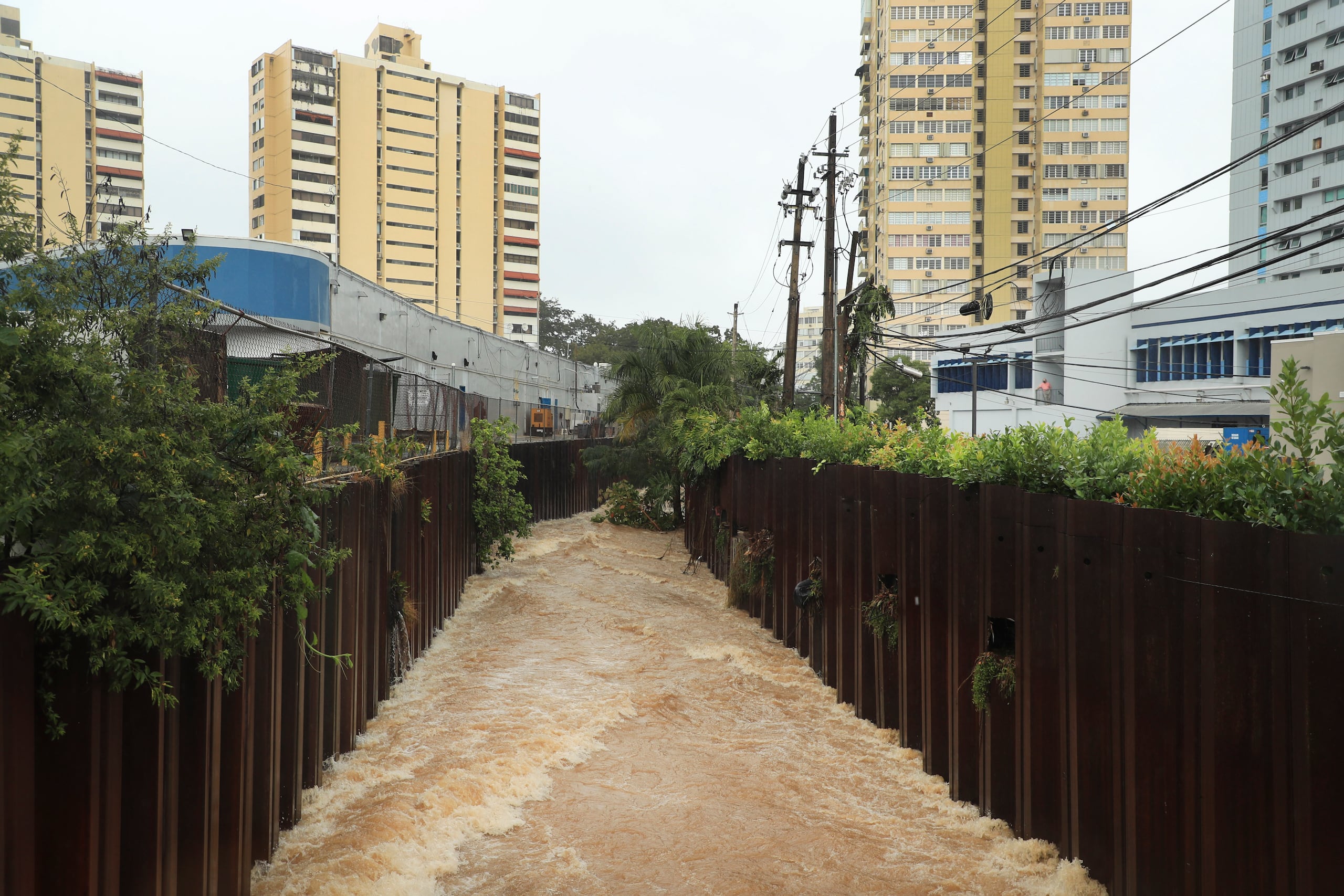 La OPFEI detalló que las denuncias radicadas en el día de hoy solo abarcan la cuantía de $1.2 millones de dólares, asignados a la canalización de la quebrada Margarita, y que la investigación continúa en curso.