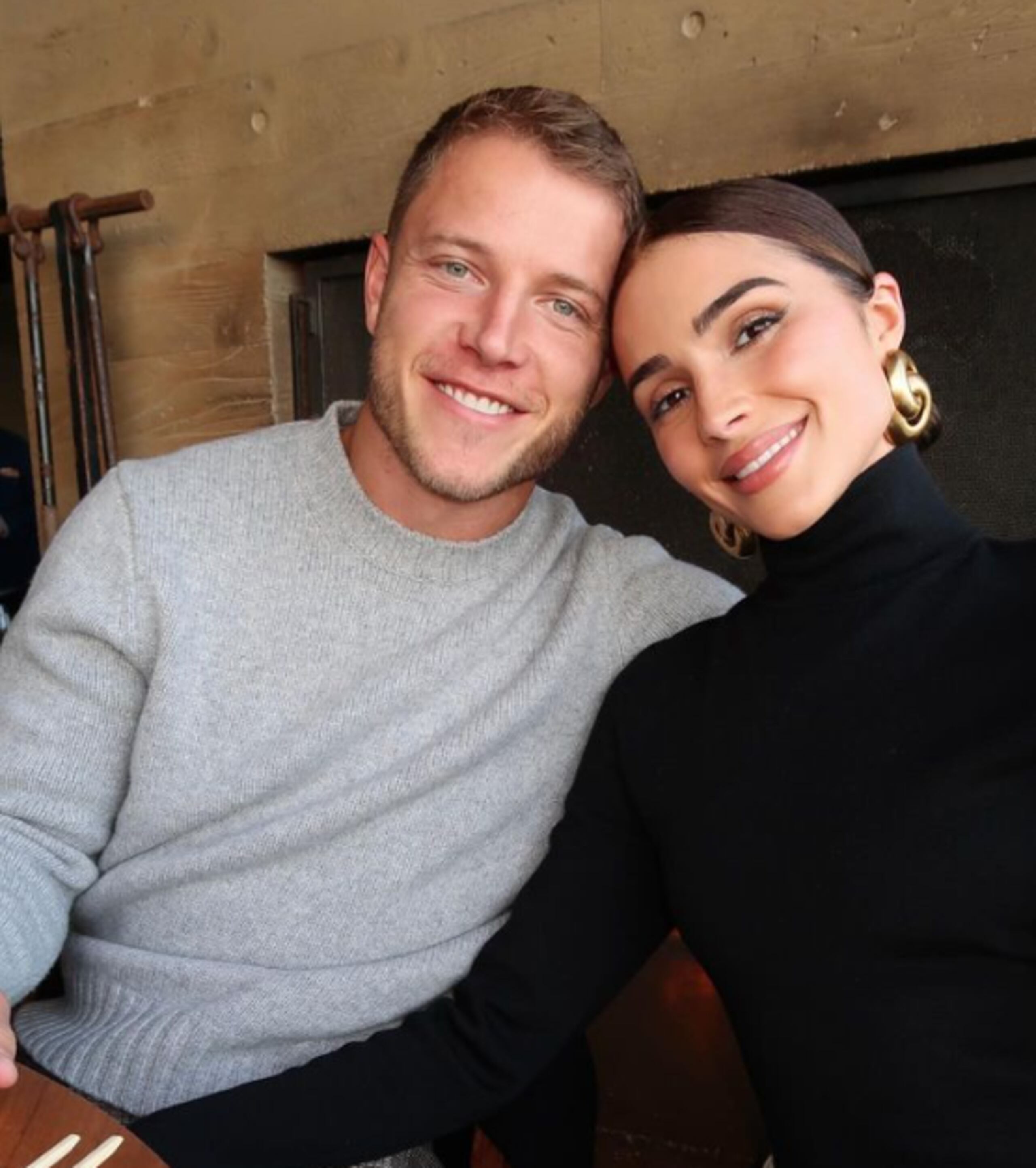 Olivia Culpo y Christian McCaffrey.