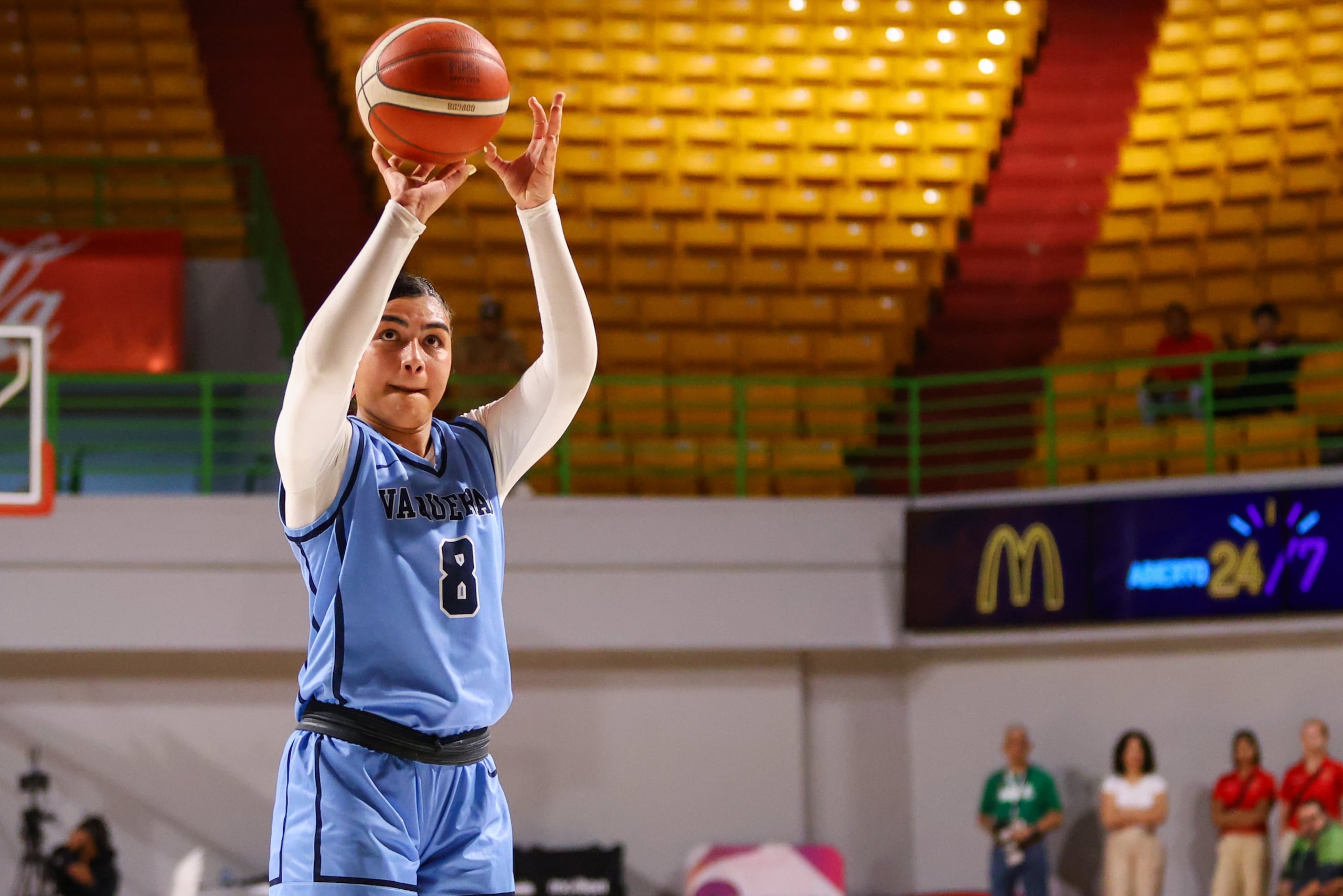 Las campeonas Vaqueras de la Universidad de Puerto Rico (UPR) recinto de Bayamón aplastaron 76-43 a las Tigresas de la UIPR.