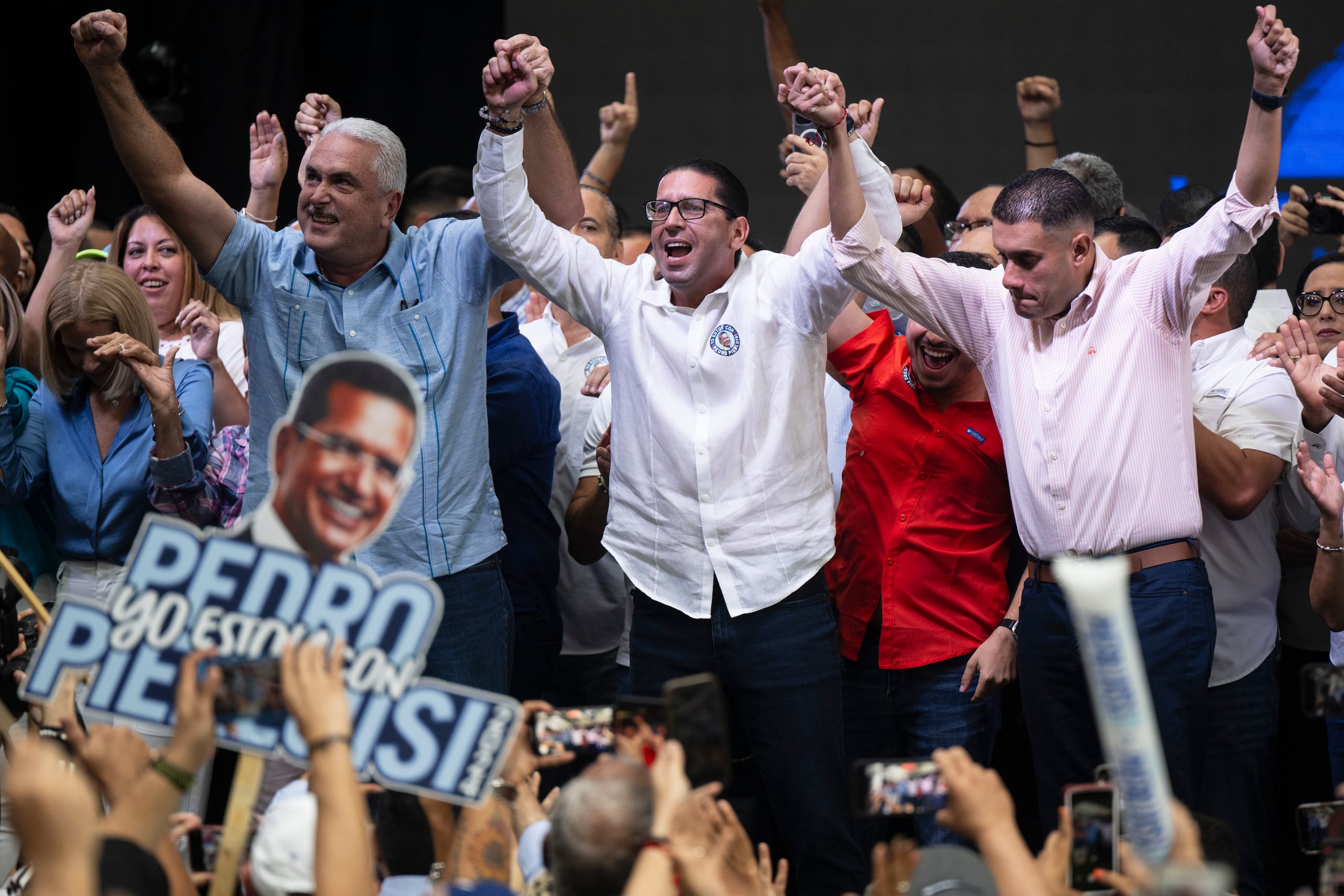 El senador Thomas Rivera Schatz, el representante Gabriel Rodríguez Aguiló y el alcalde de Camuy y presidente de la Federación de Alcaldes, Gabriel Hernández, fueron parte de liderato del PNP que dijo presente en respaldo al gobernador Pedro Pierluisi