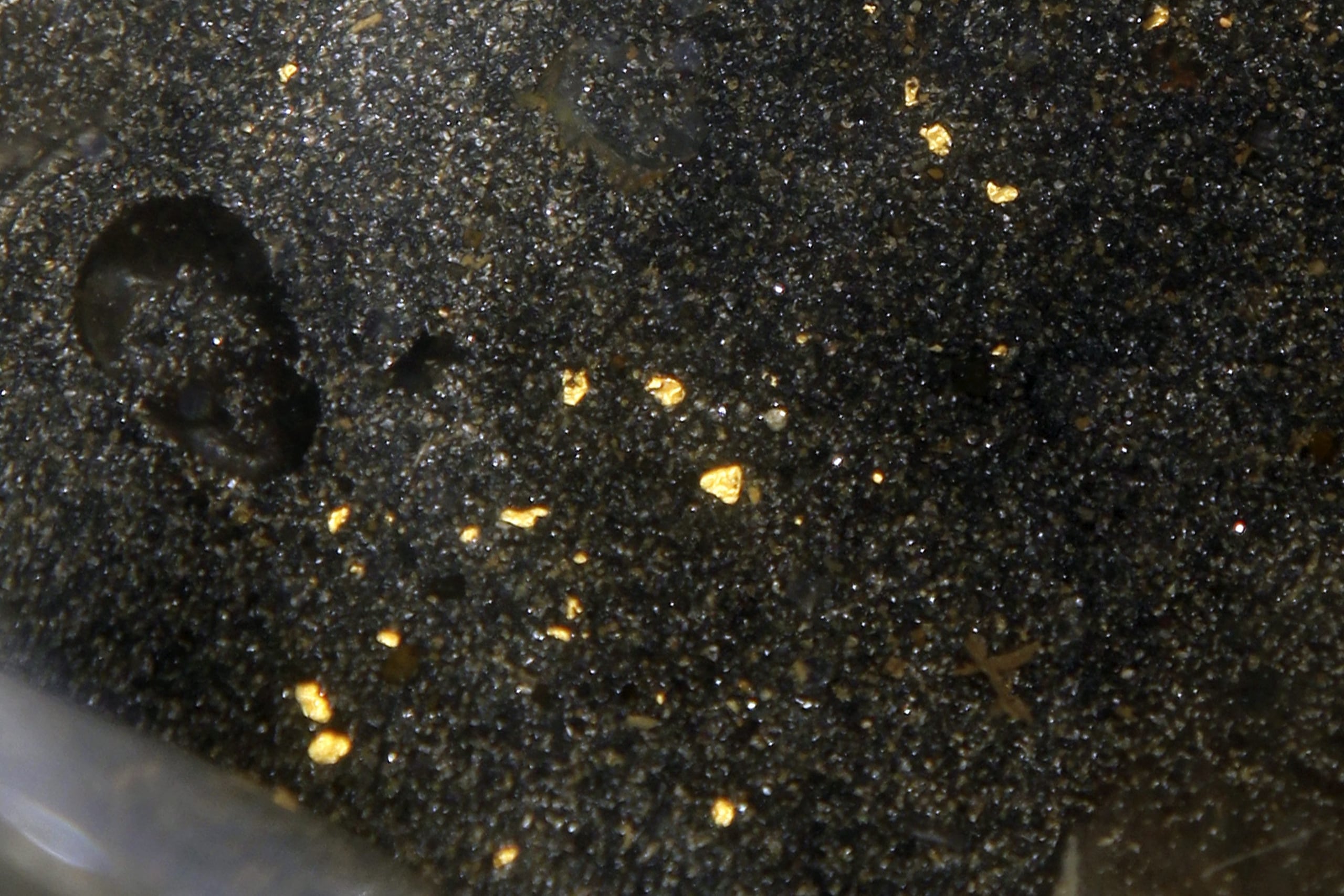 Imagen de archivo de varias pepitas de oro. EPA/M.A.PUSHPA KUMARA