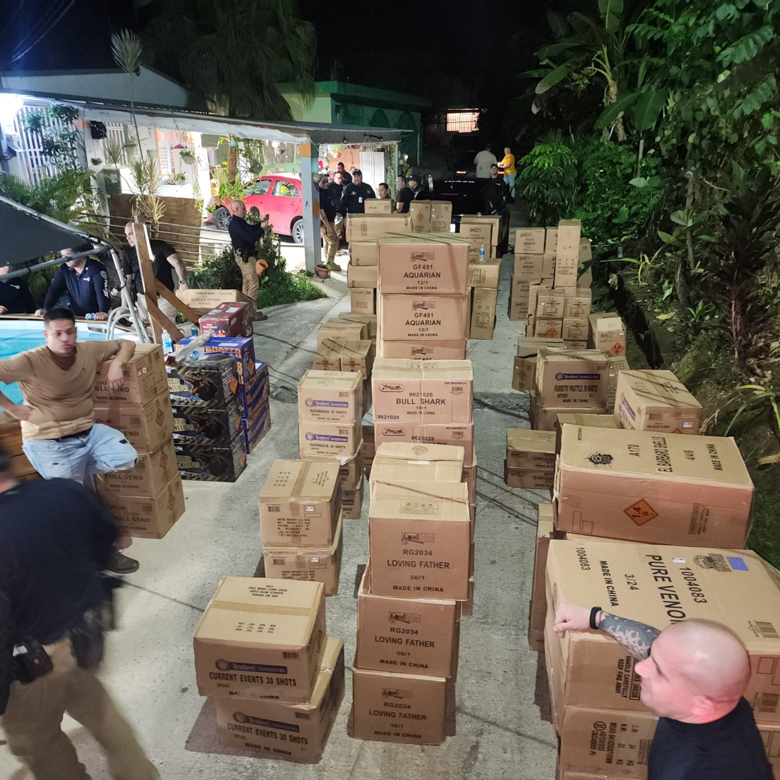 Ocho mil de piezas de pirotecnia fueron incautadas en el sótano de una residencia ubicada en el sector Vázquez en el barrio Guaraguao, en Guaynabo.