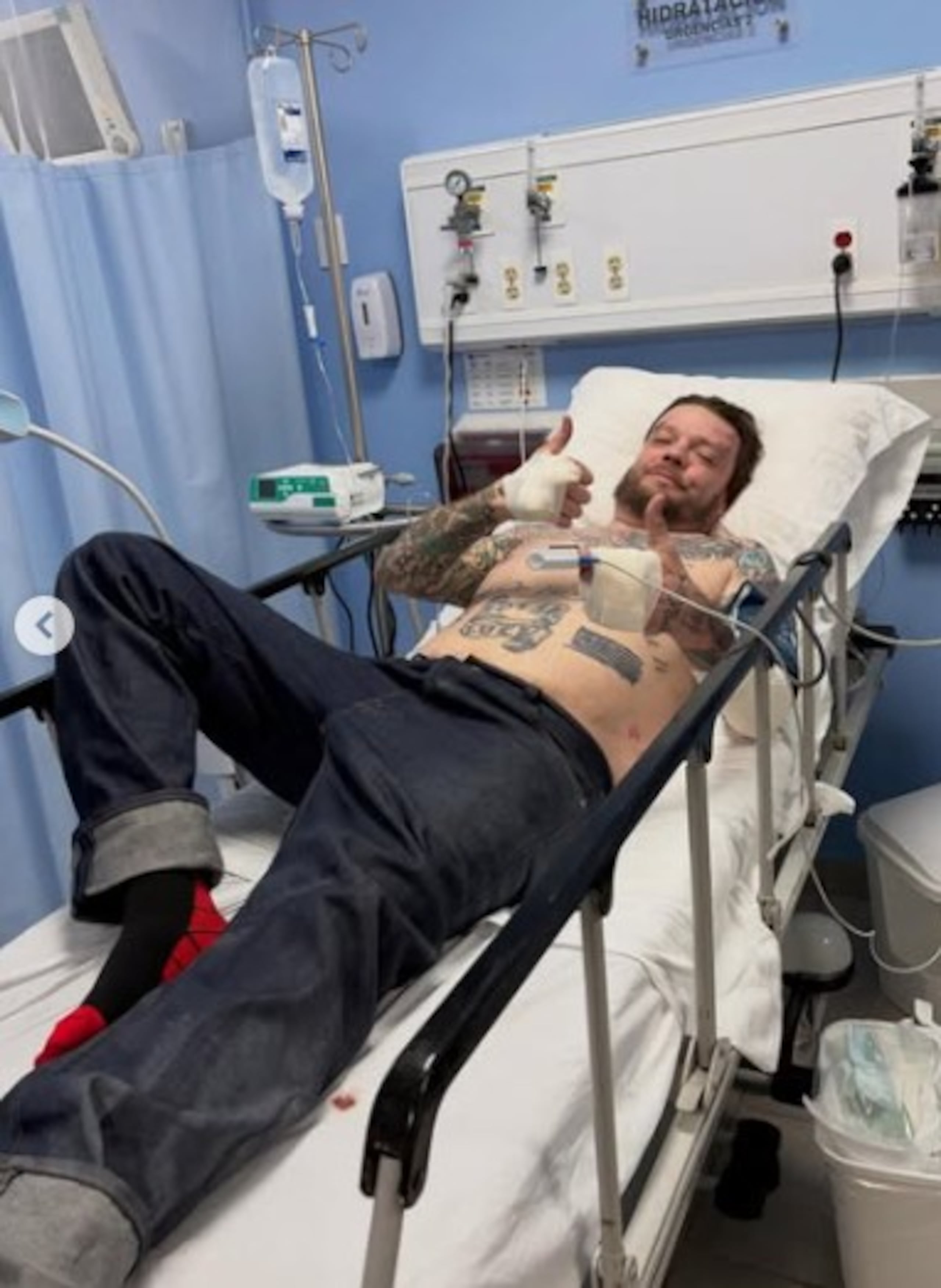 Según Harrison, el accidente, ocurrido en enero en México, lo dejó con una deuda de más de $100,000.