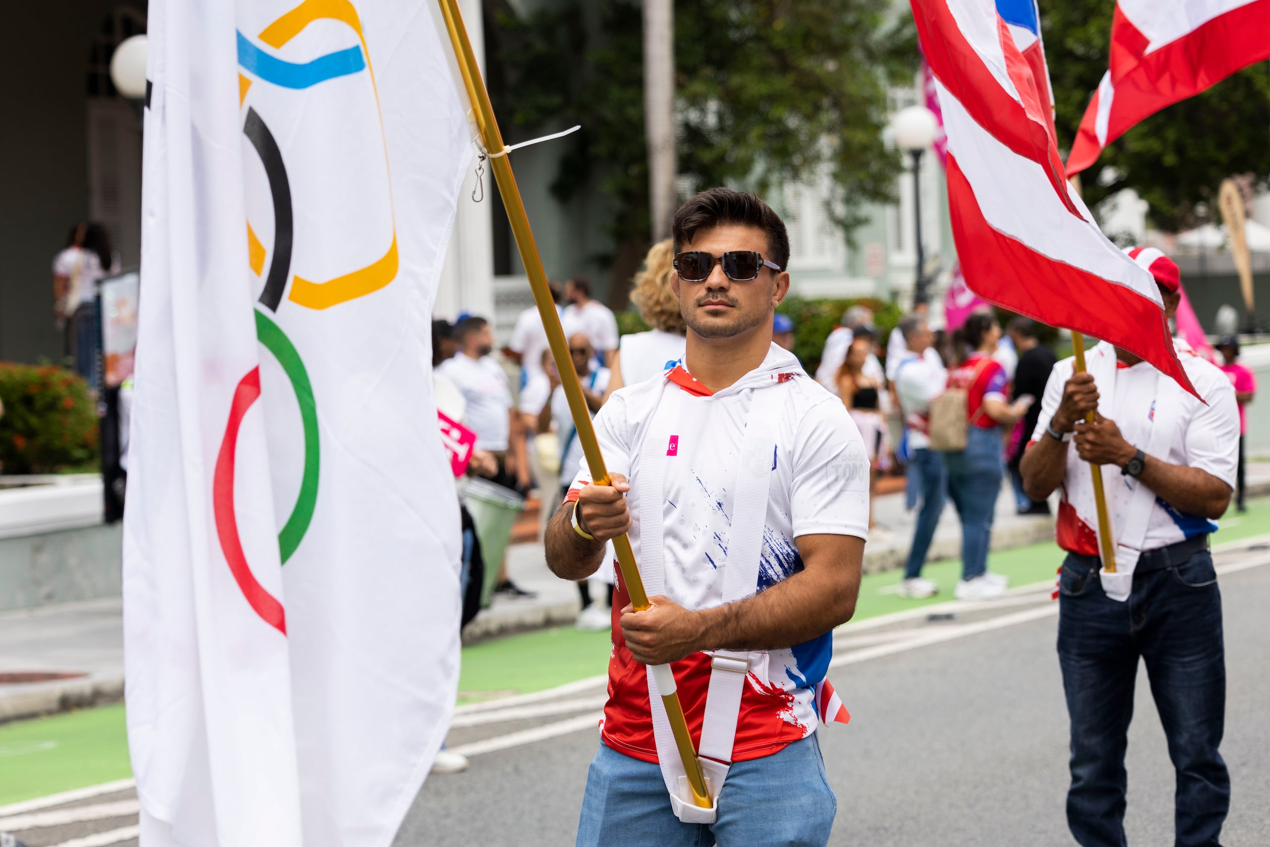 San Juan, Puerto Rico, Julio 02, 2024. MCD. Ceremonia de abanderamiento de la delegación de atletas de Puerto Rico para las Olimpiadas Paris 2024. Los atletas desfilaron desde el Comité Olímpico hasta la Fortaleza en el Viejo San Juan. En la foto Sebastián Rivera el abanderado de la delegación.
FOTO POR: josian.bruno@gfrmedia.com
Josian Bruno / GFR Media