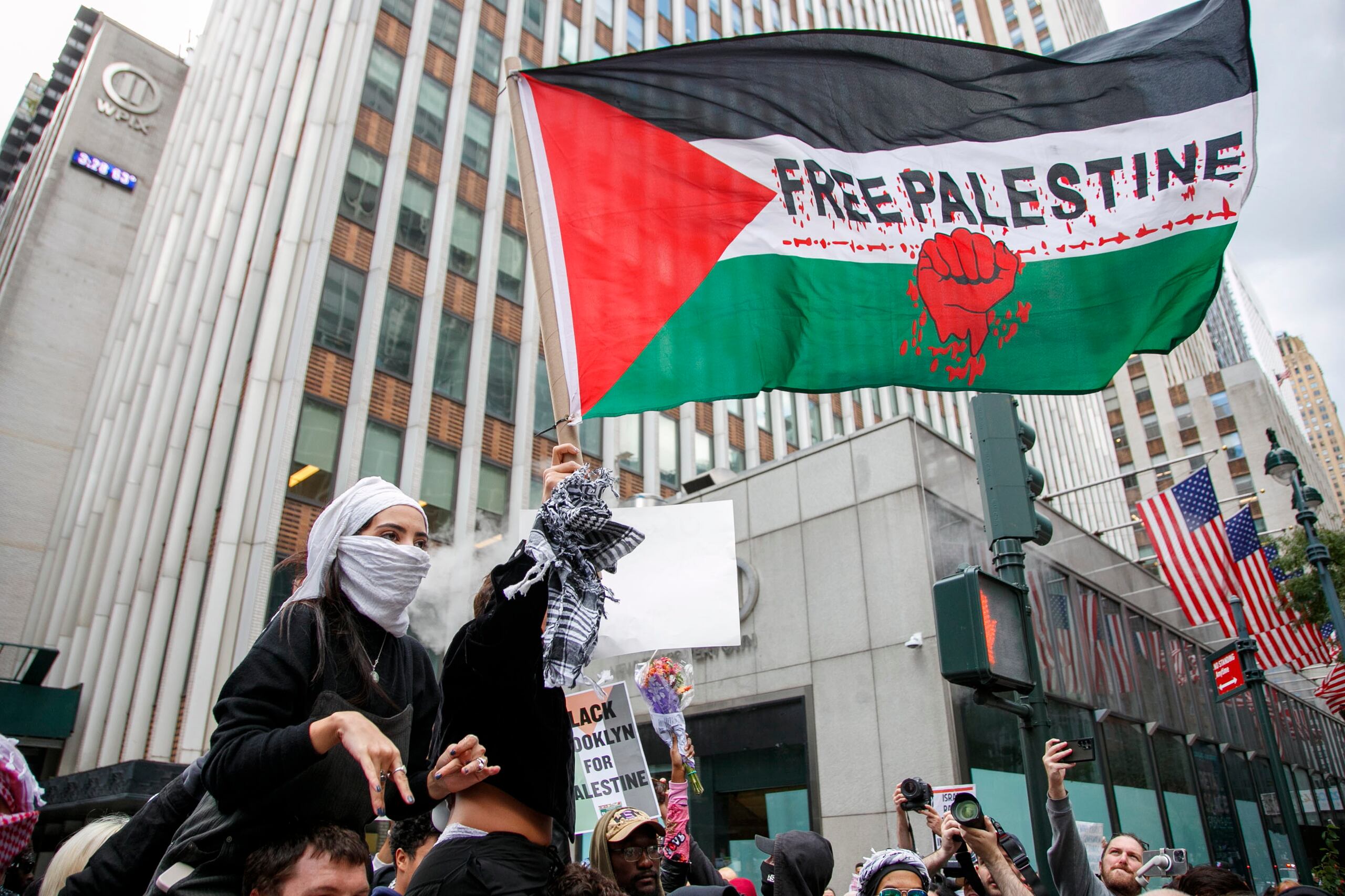 La Policía de Atlanta indicó que había una bandera de Palestina en la protesta donde una persona intentó inmolarse.