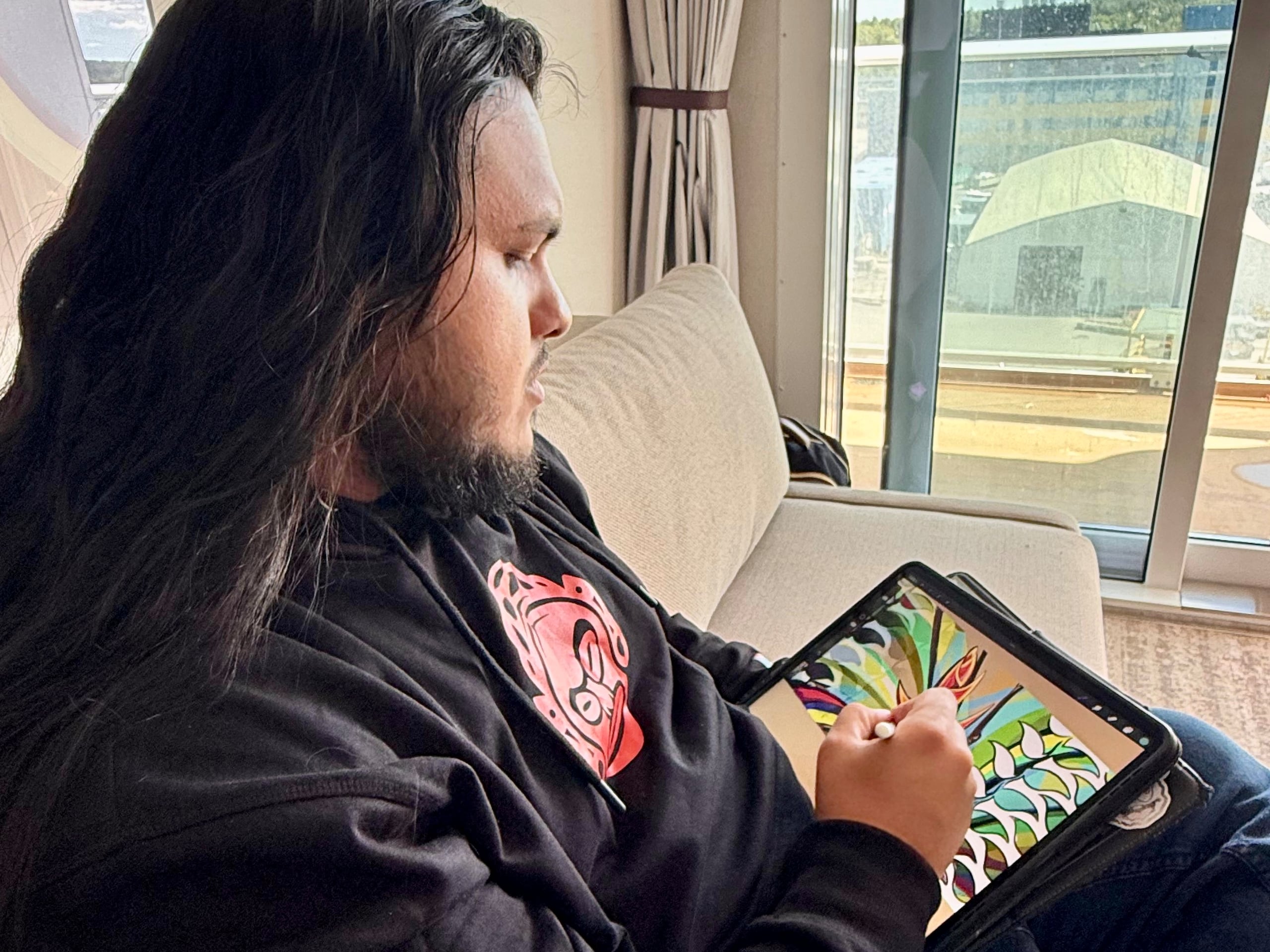 La obra de Rafael “Rafique” Vega estará inspirada en la fauna, la flora y los paisajes de Puerto Rico, elementos que forman parte del estilo visual del artista y de su intención de llevar la identidad boricua a escenarios internacionales.