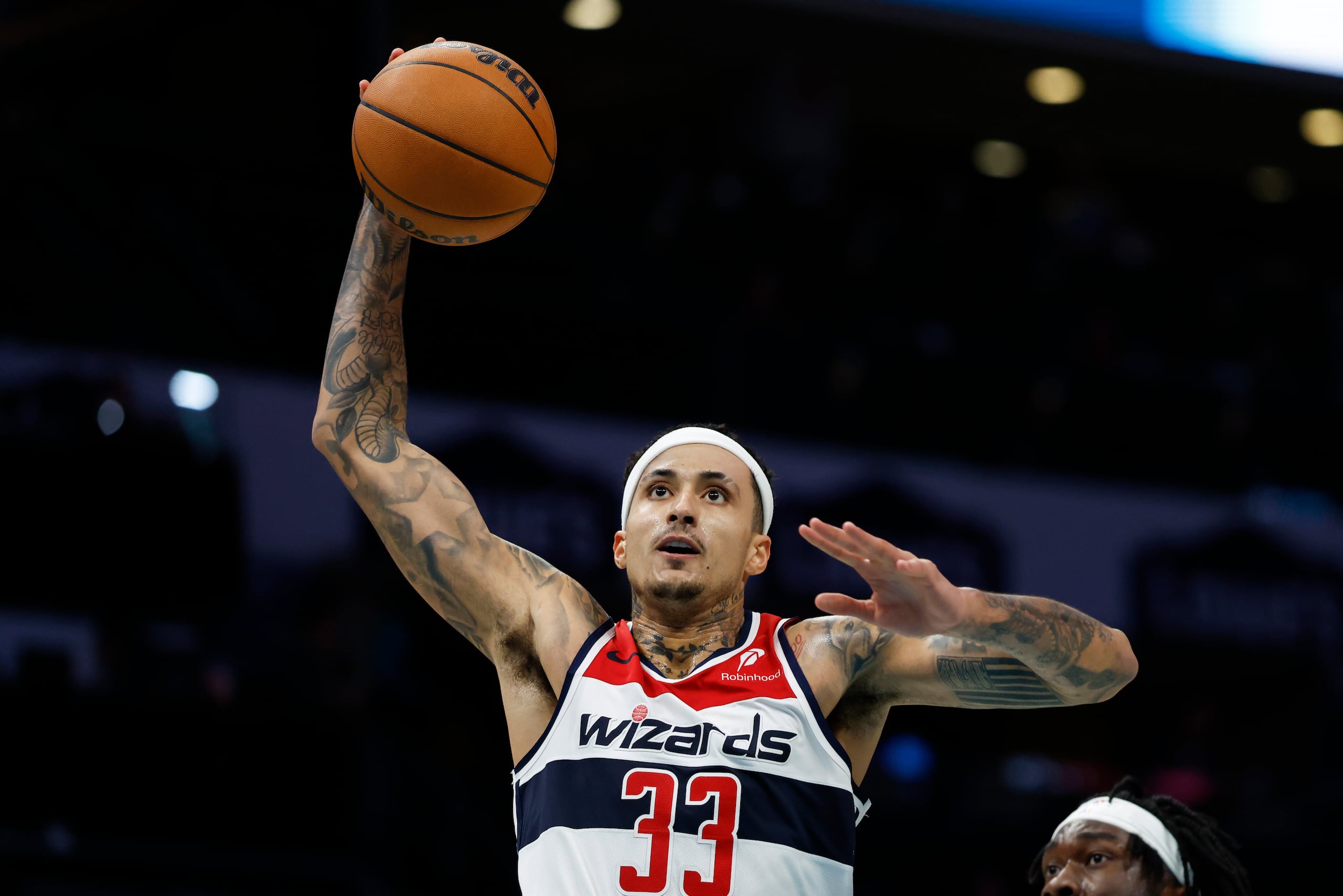 Kyle Kuzma en uniforme de los Wizards de Washington.