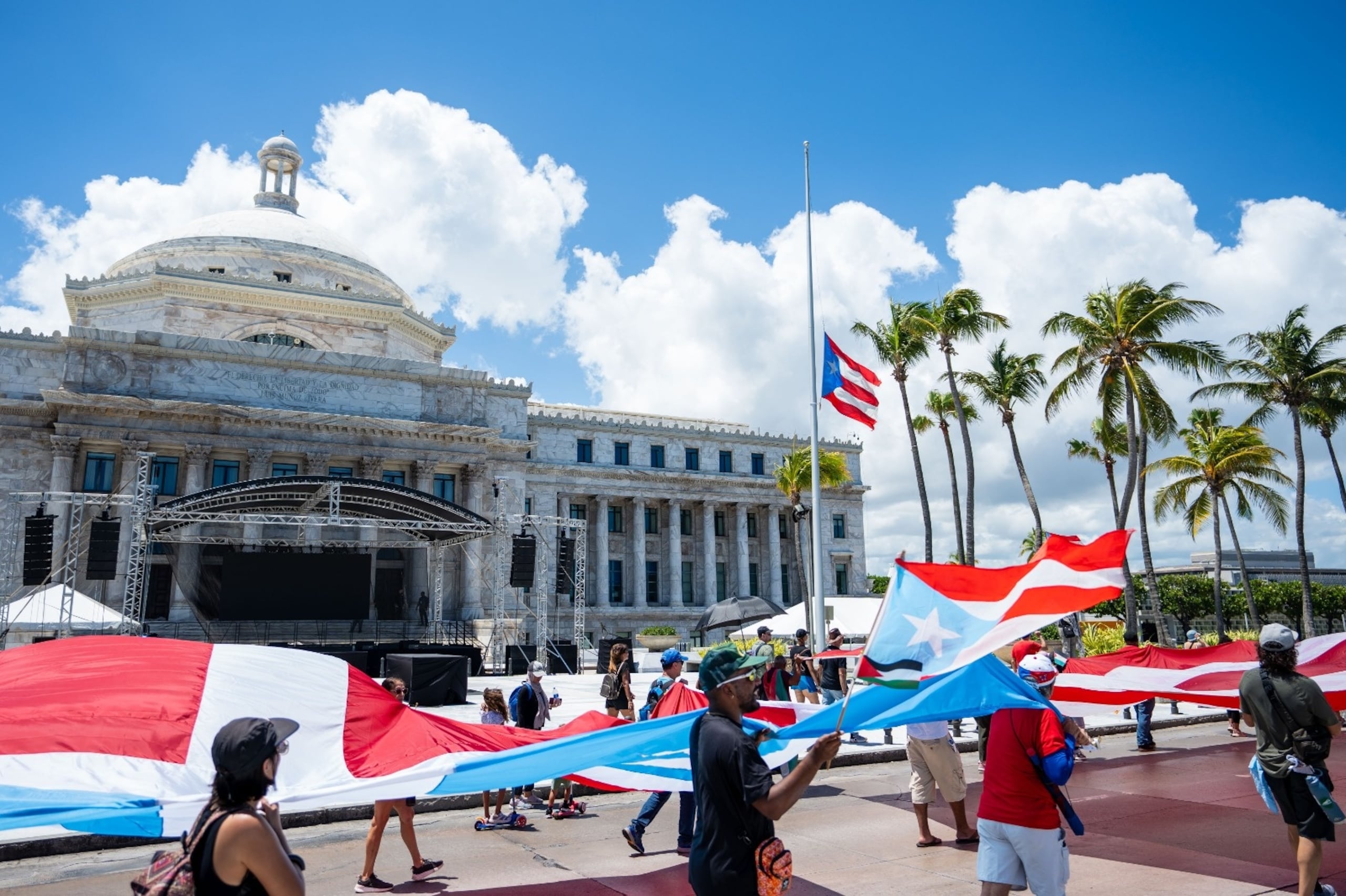 ‘Lucha sí, entrega no’ y ‘Solo me sé tres palabras en inglés: yankees go home’ fueron algunas de las consignas que los manifestantes expresaron a viva voz durante la marcha.