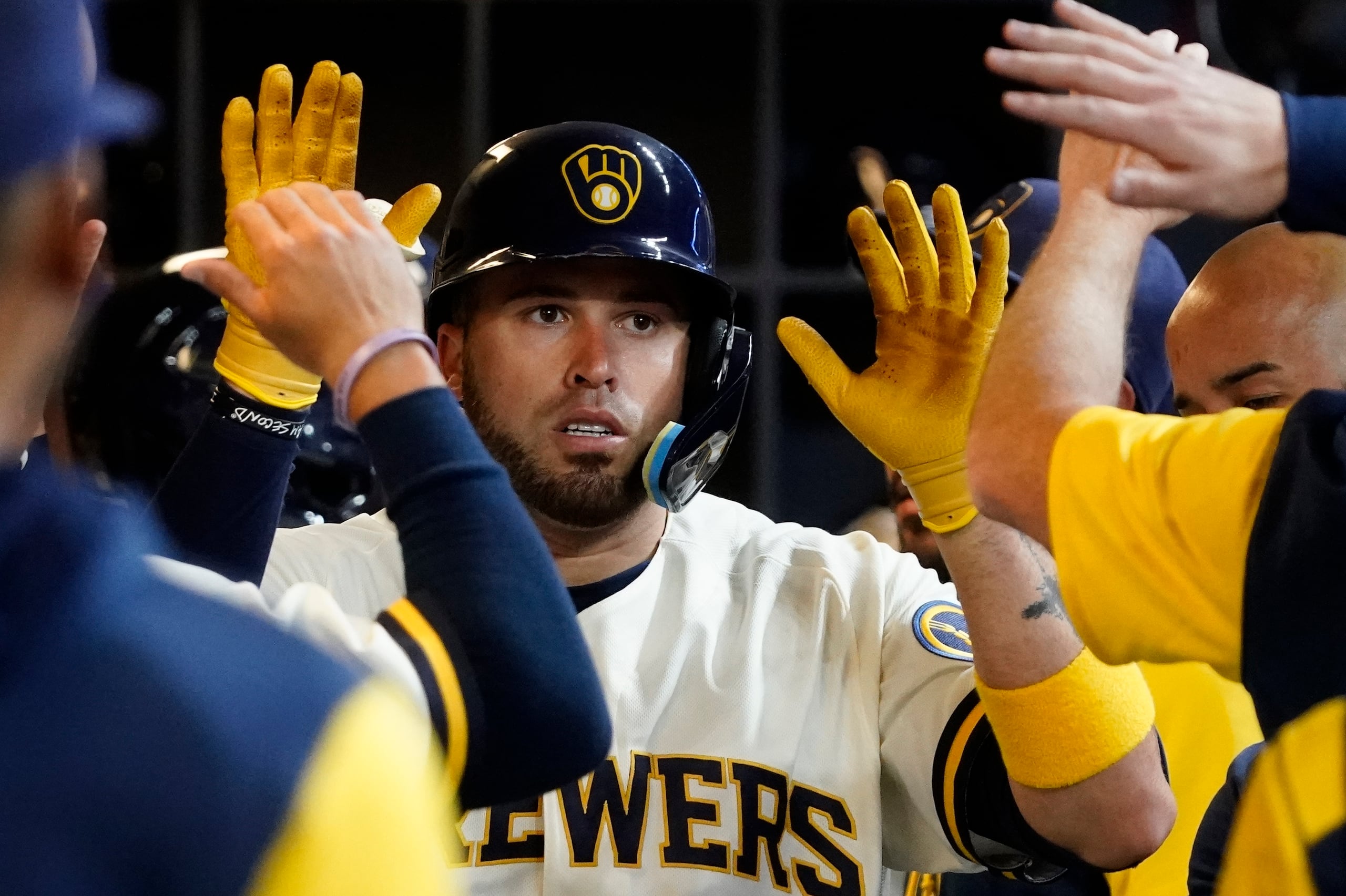 Víctor Caratini pudiera pasar a ser el receptor suplente de los Brewers.