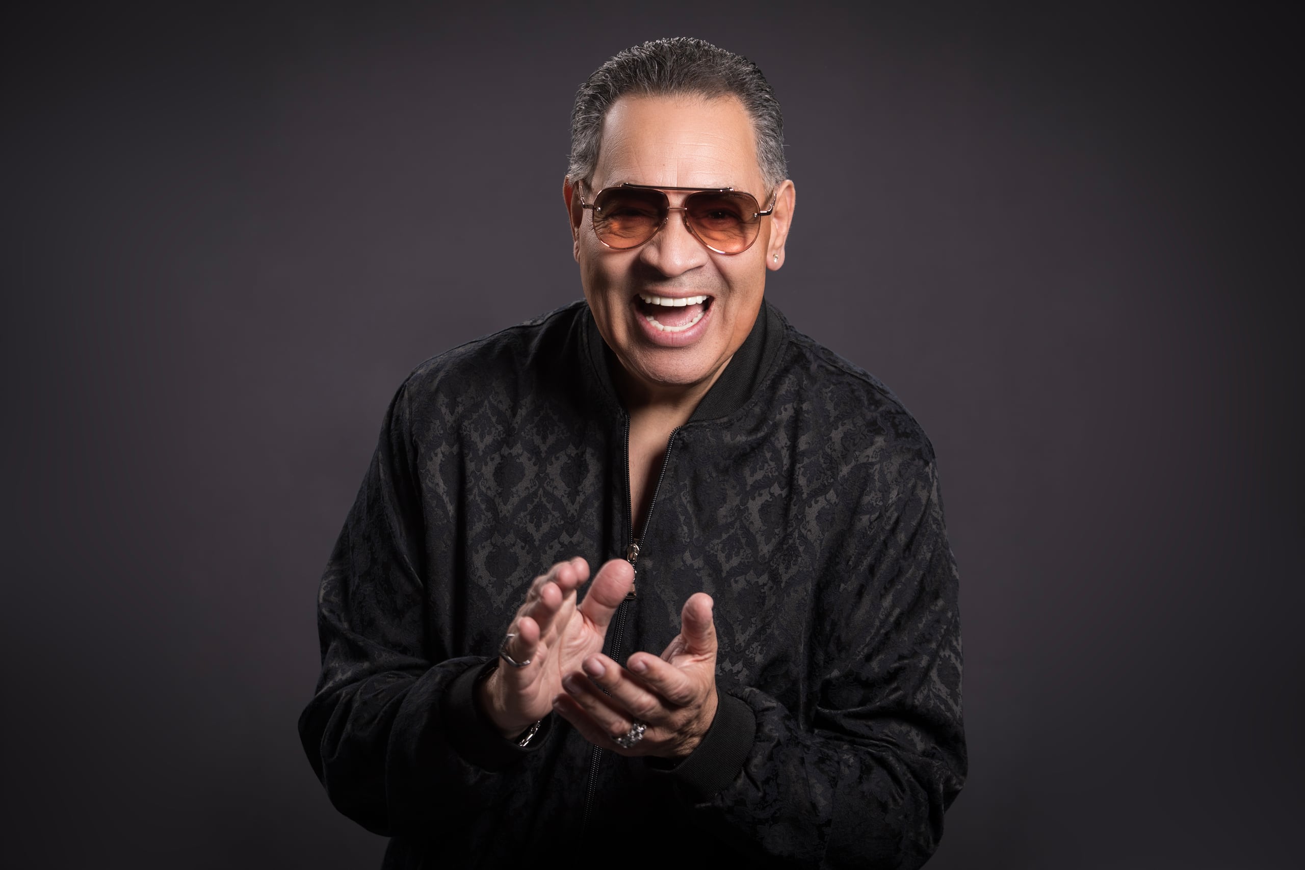 A un año de celebrar cinco décadas en la música, Tito Nieves está sólido en su determinación de continuar provocando emociones a través de su voz.