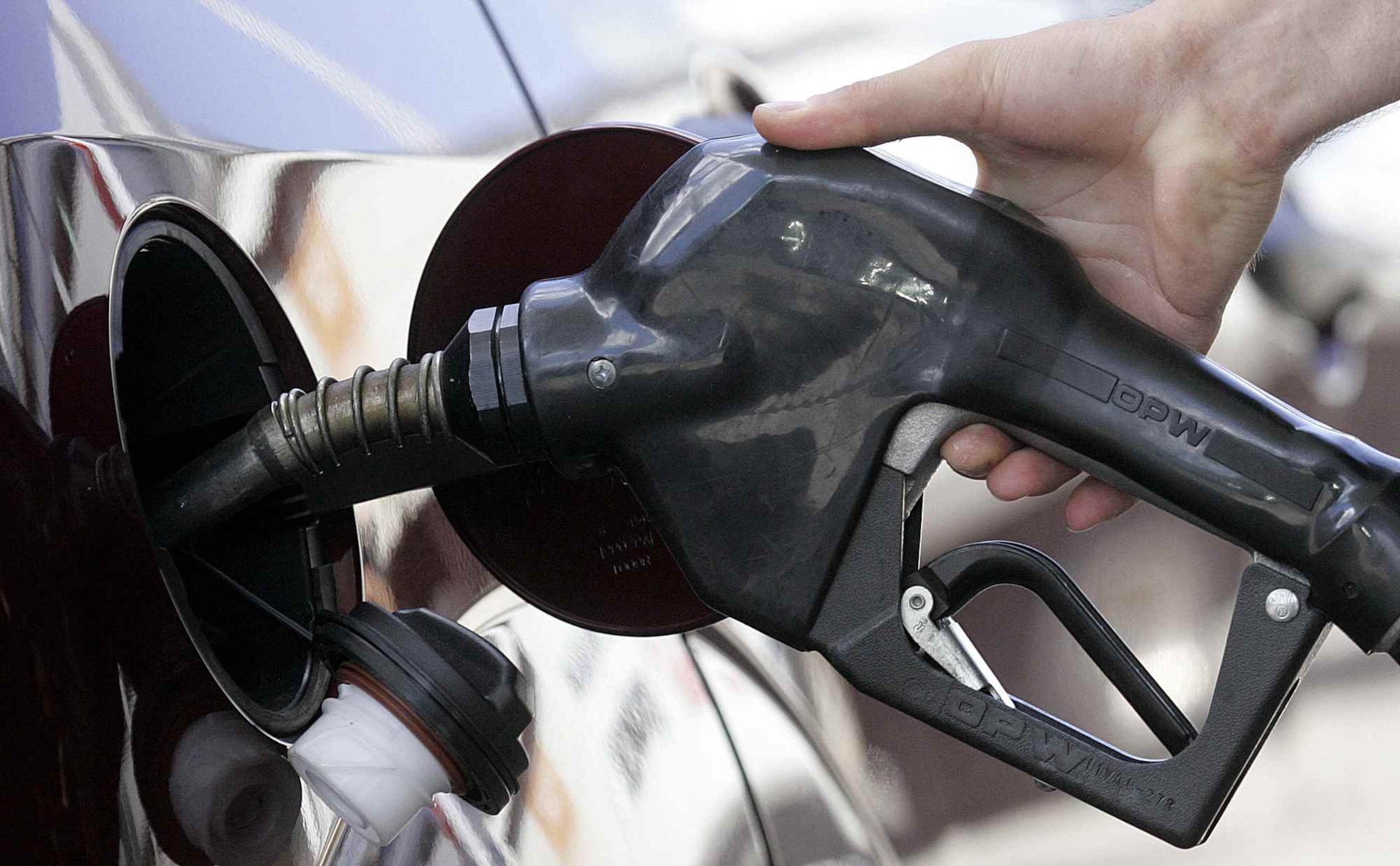 El exceso de oferta sigue sin encontrar solución mientras los países de la Organización de Países Exportadores de Petróleo (OPEP) no se decidan a reducir la producción. (Archivo)