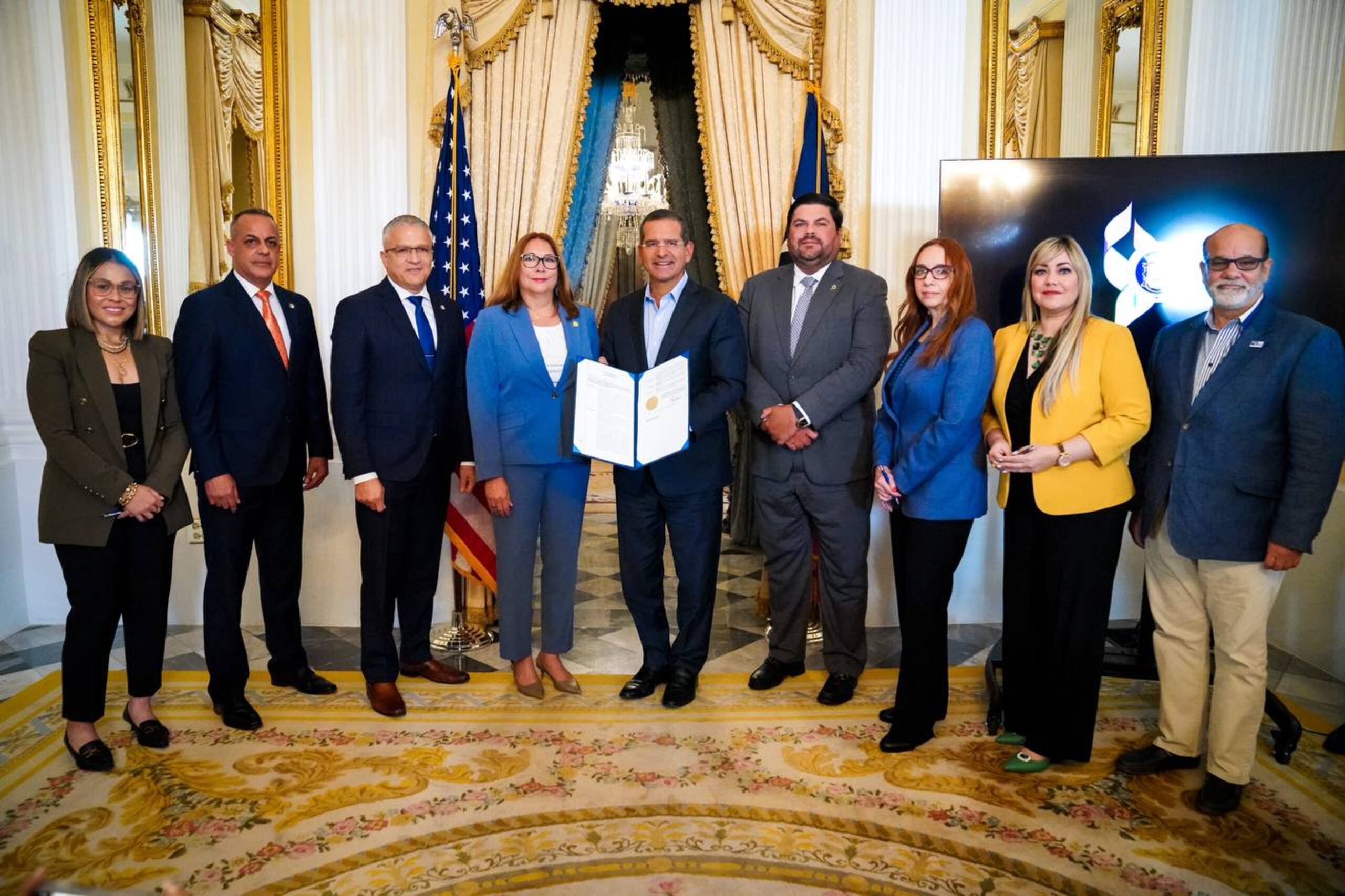 Pedro R. Pierluisi, firmó la Orden Ejecutiva 2023-023 para ordenar la creación de un Plan Integral de Reconstrucción Social y Prevención de la Violencia. 
 
Foto suministrada