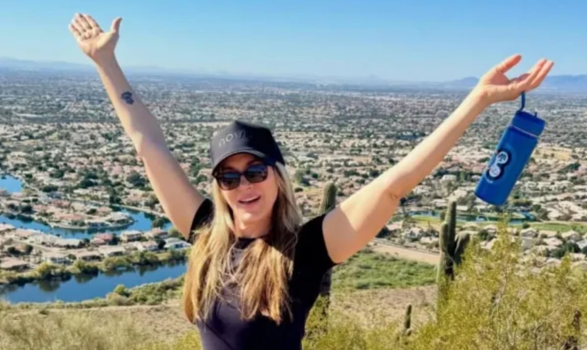Mujer logra revertir su edad biológica 20 años sin dietas extremas