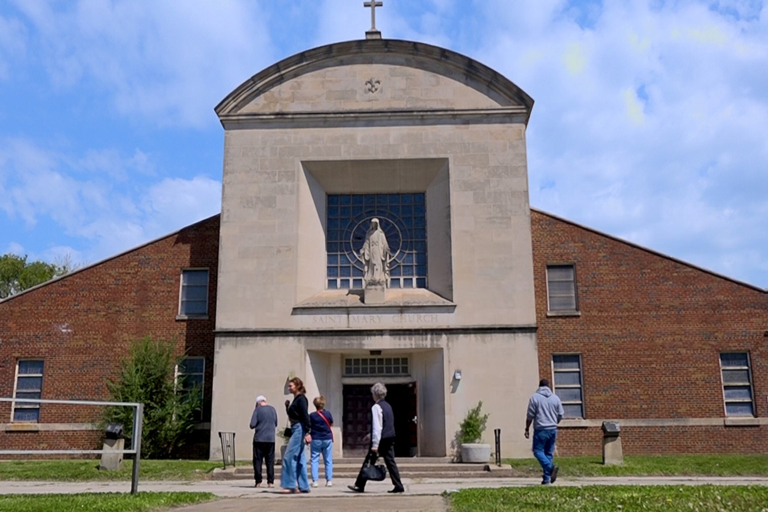 Captura de video que muestra la iglesia 'Santa María de la Asunción', donde el papa León XIV fue monaguillo, este sábado en Chicago (Estados Unidos). (EFE/Alberto Boal)