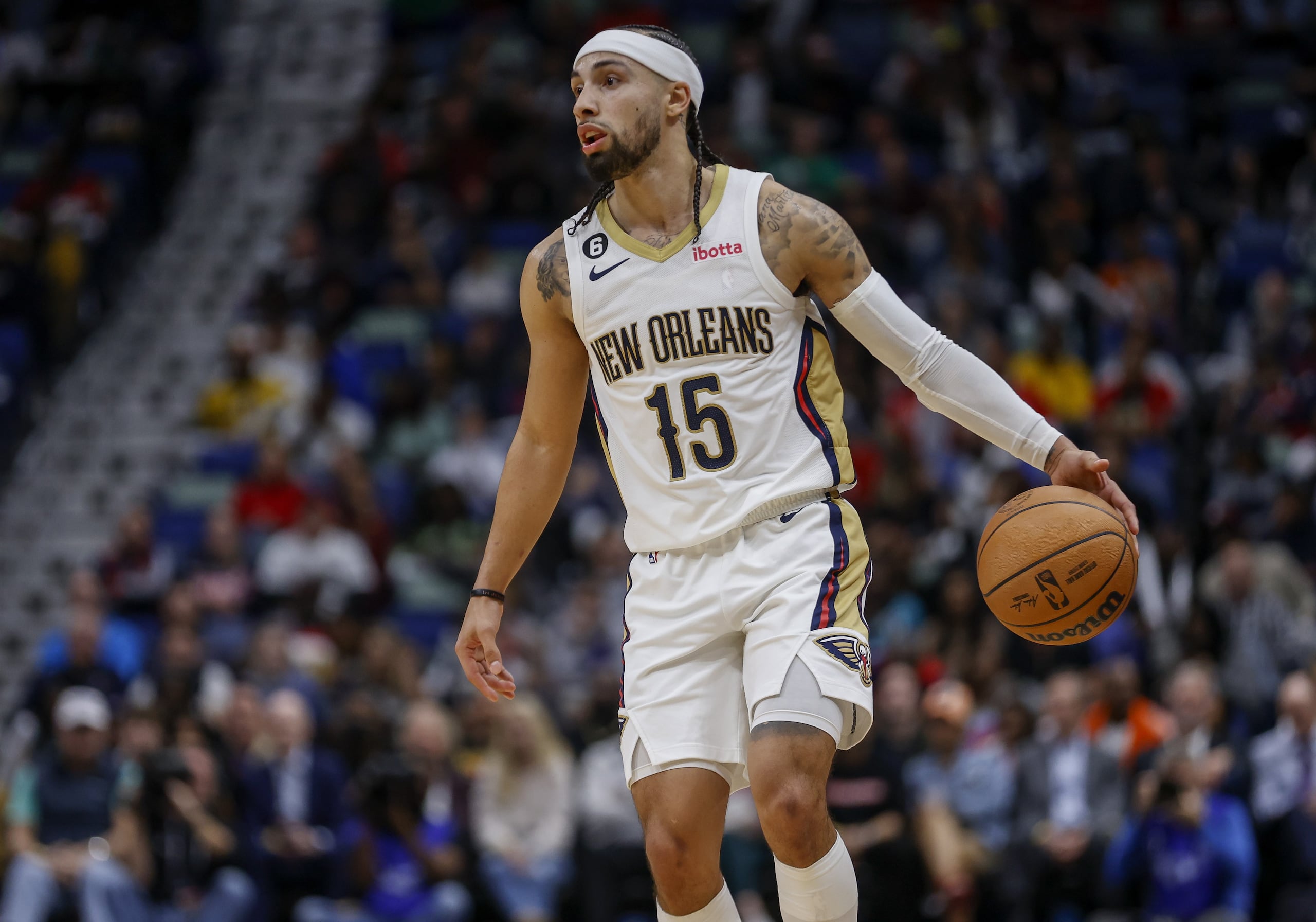 José Alvarado durante un partido de la temporada 2022-2023 de NBA con los Pelicans de Nueva Orleans.