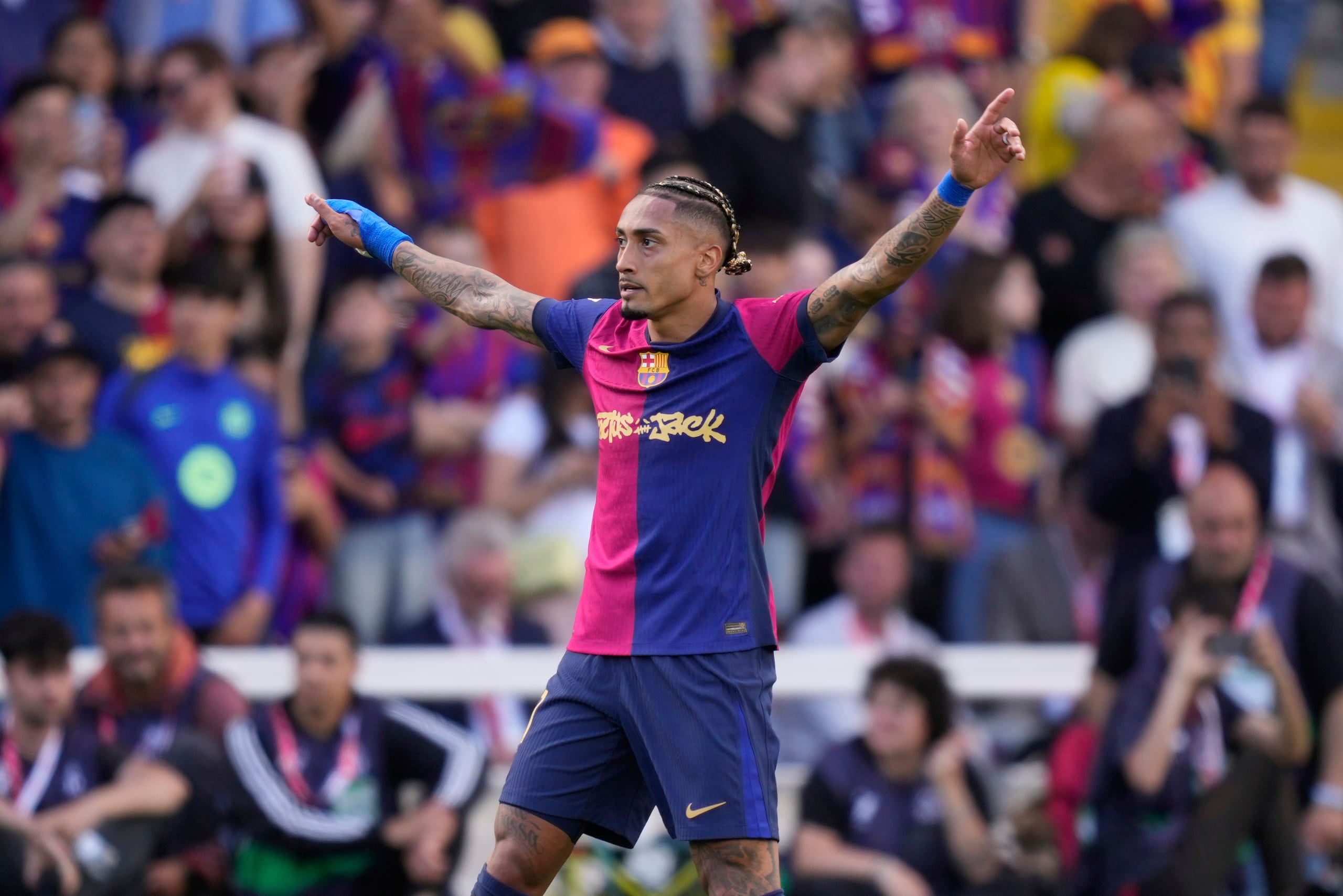 Raphinha celebra un gol esta temporada con el Barcelona.
