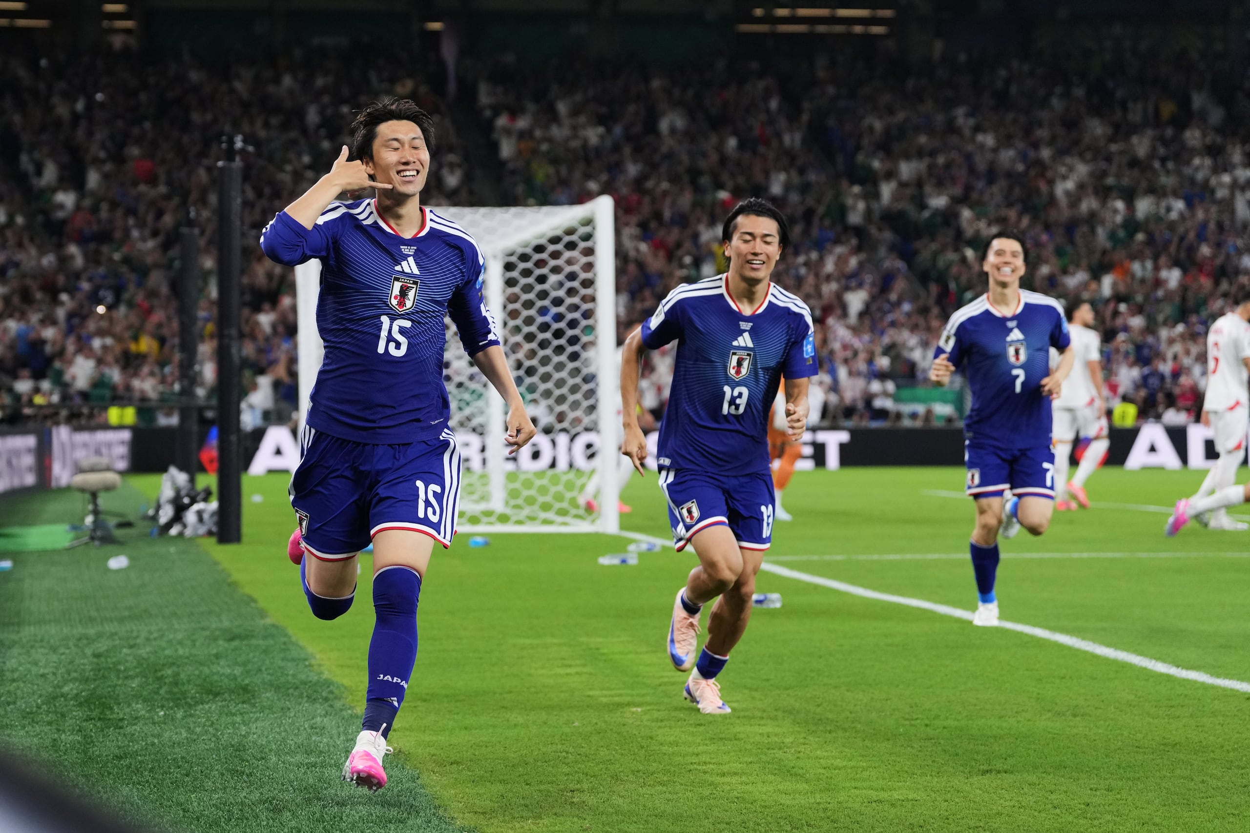 Daichi Kamada (15), de Jaón, celebra luego de marcar ante Túnez en el encuentro 1,000 del Mundial.
