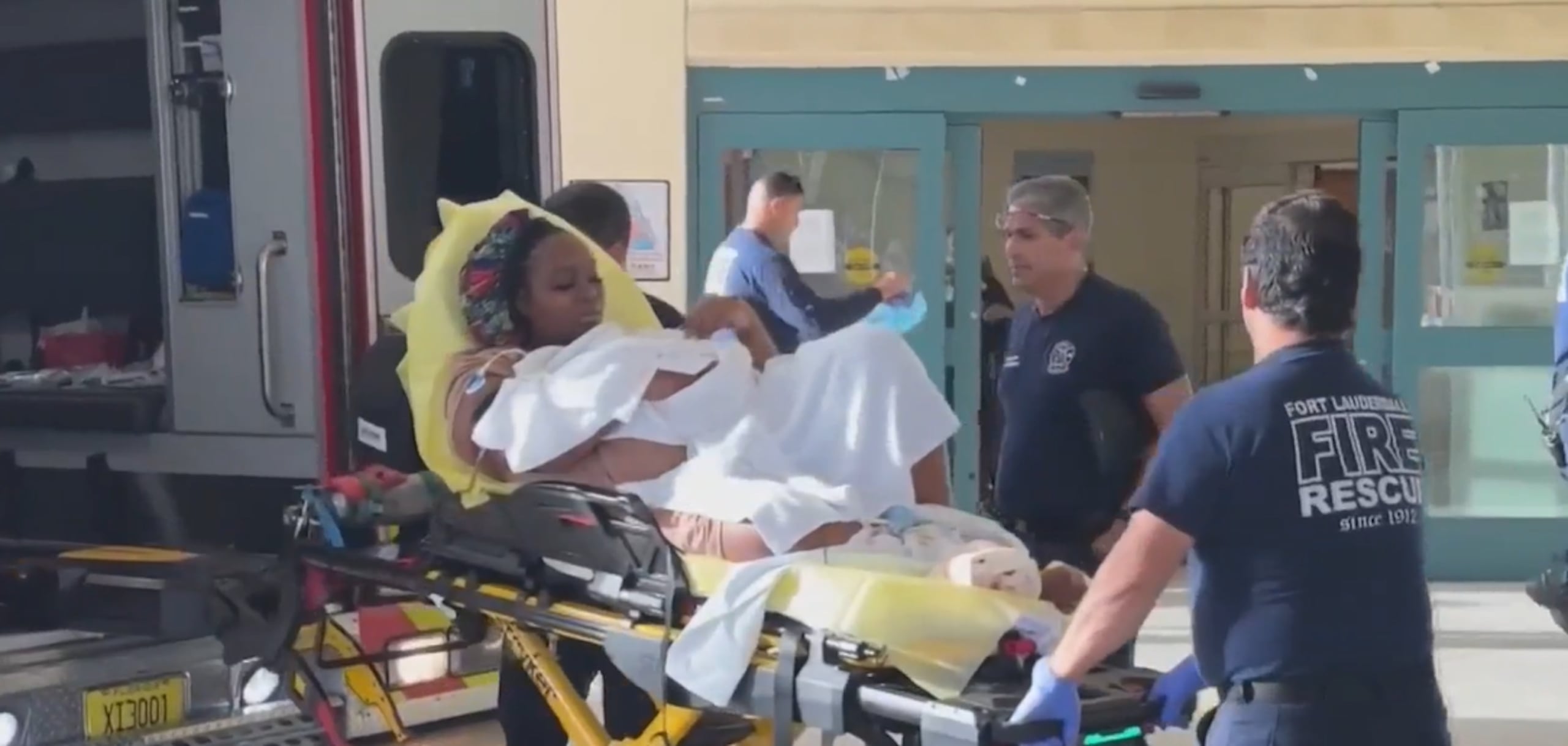 Mujer da a luz en autopista en Florida