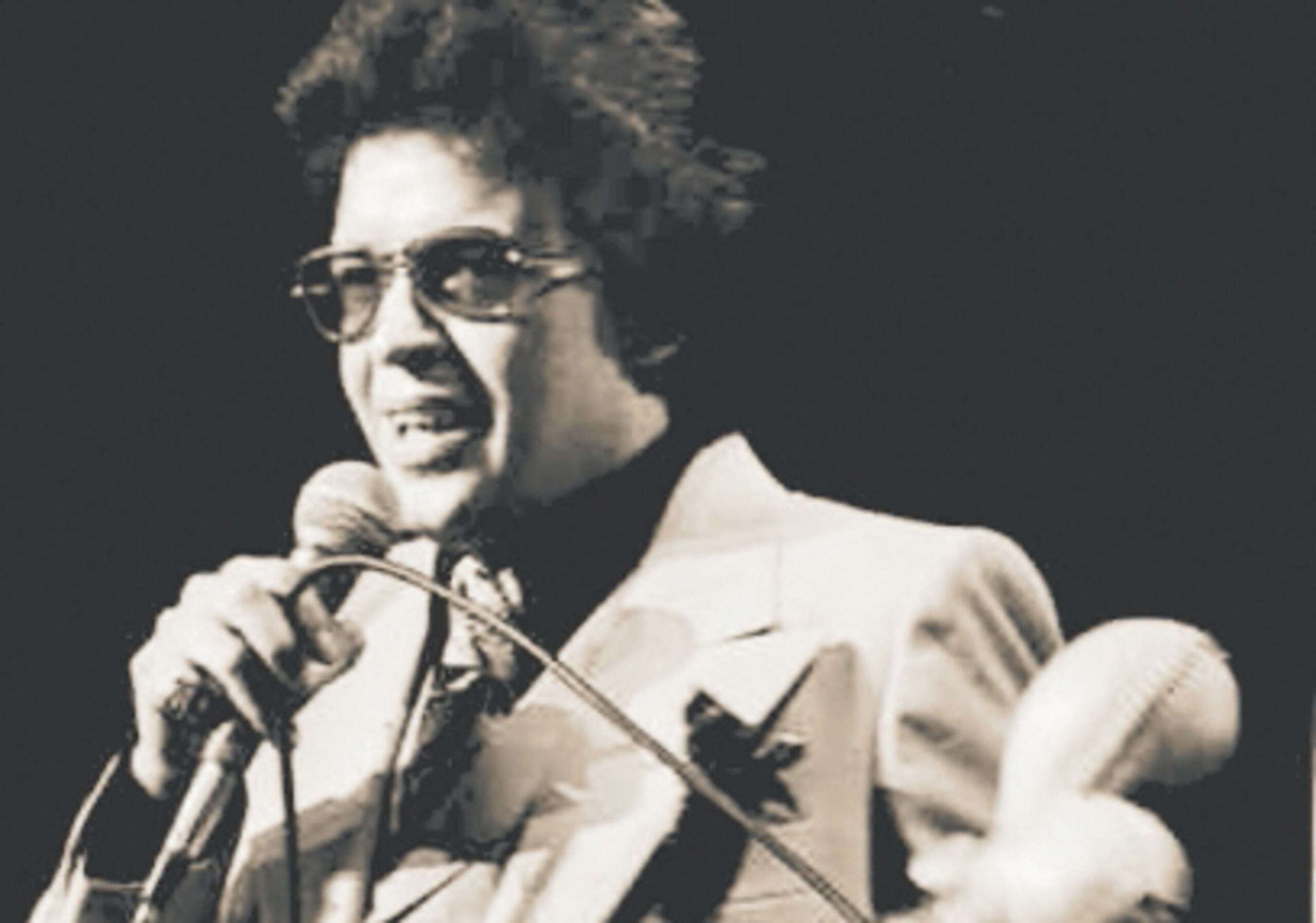 Las emisoras Zeta 93 y Salsoul 99.1 dedicarán este jueves 29 de junio horas de su programación para tocar de forma continua la música de Lavoe.