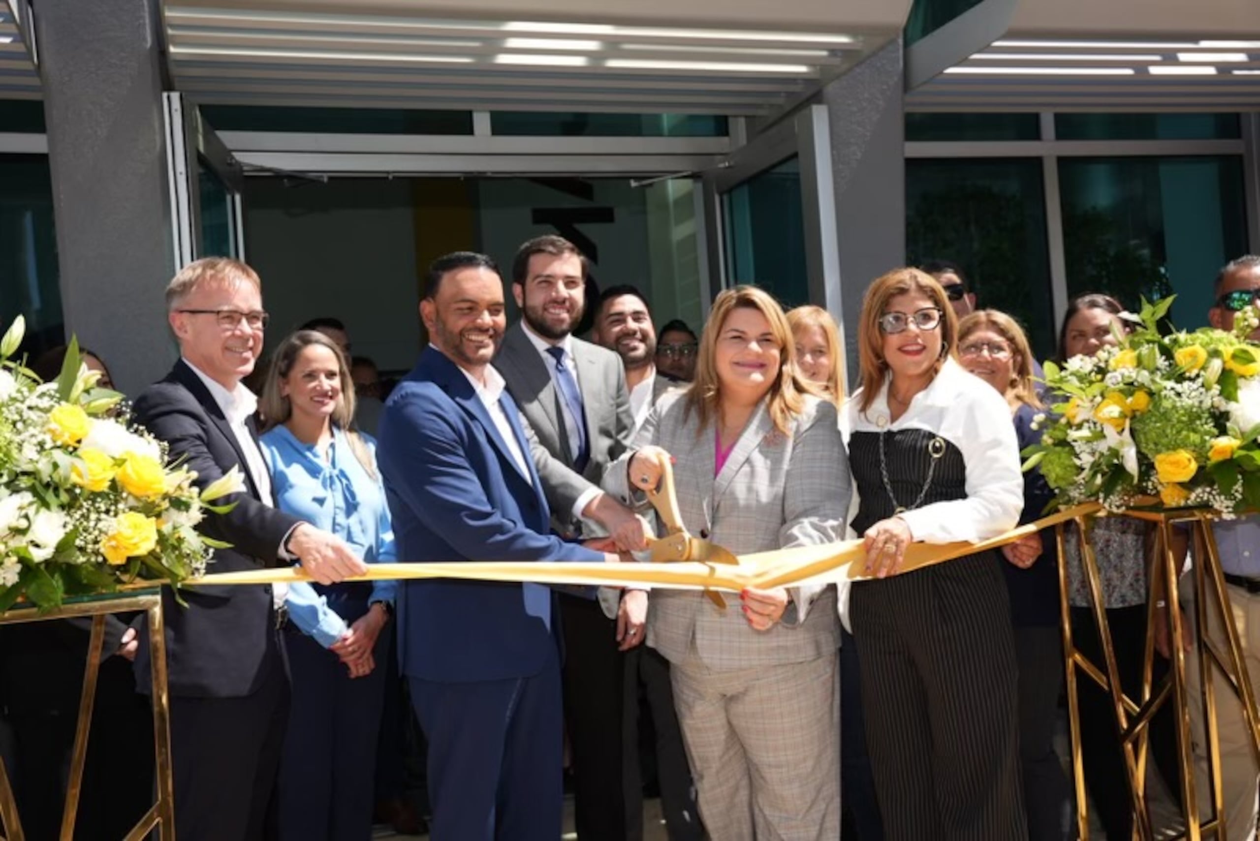 La gobernadora Jenniffer González Colón anunció la inauguración de la nueva planta de manufactura de Stryker Puerto Rico, en Humacao.