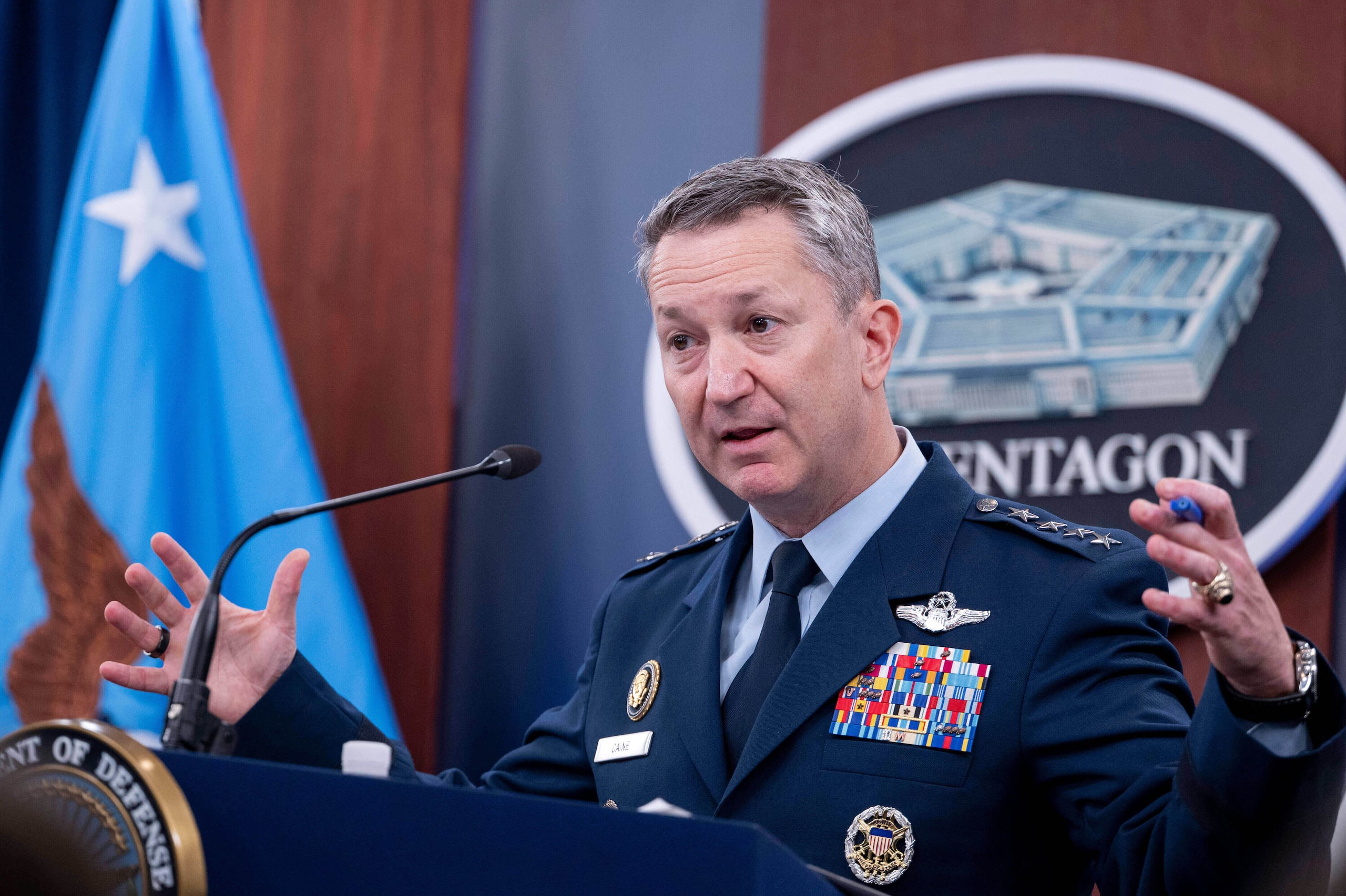 El presidente del Estado Mayor Conjunto de EEUU, general Dan Caine, habla durante una conferencia de prensa en el Pentágono, en Washington, el 26 de junio de 2025. (AP Foto/Kevin Wolf/Archivo)