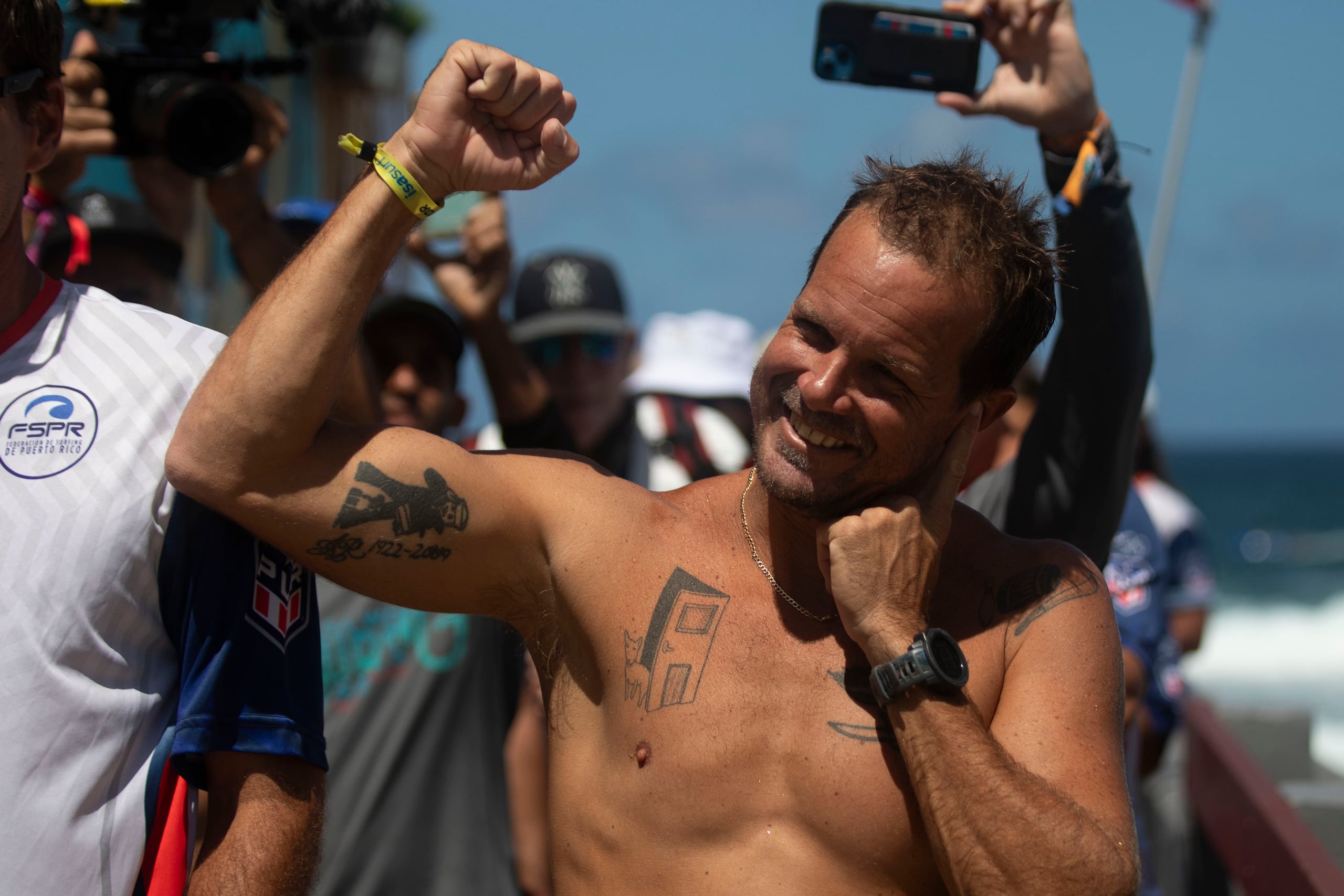 Brian Toth celebra que el viernes regresará al mar para correr olas.