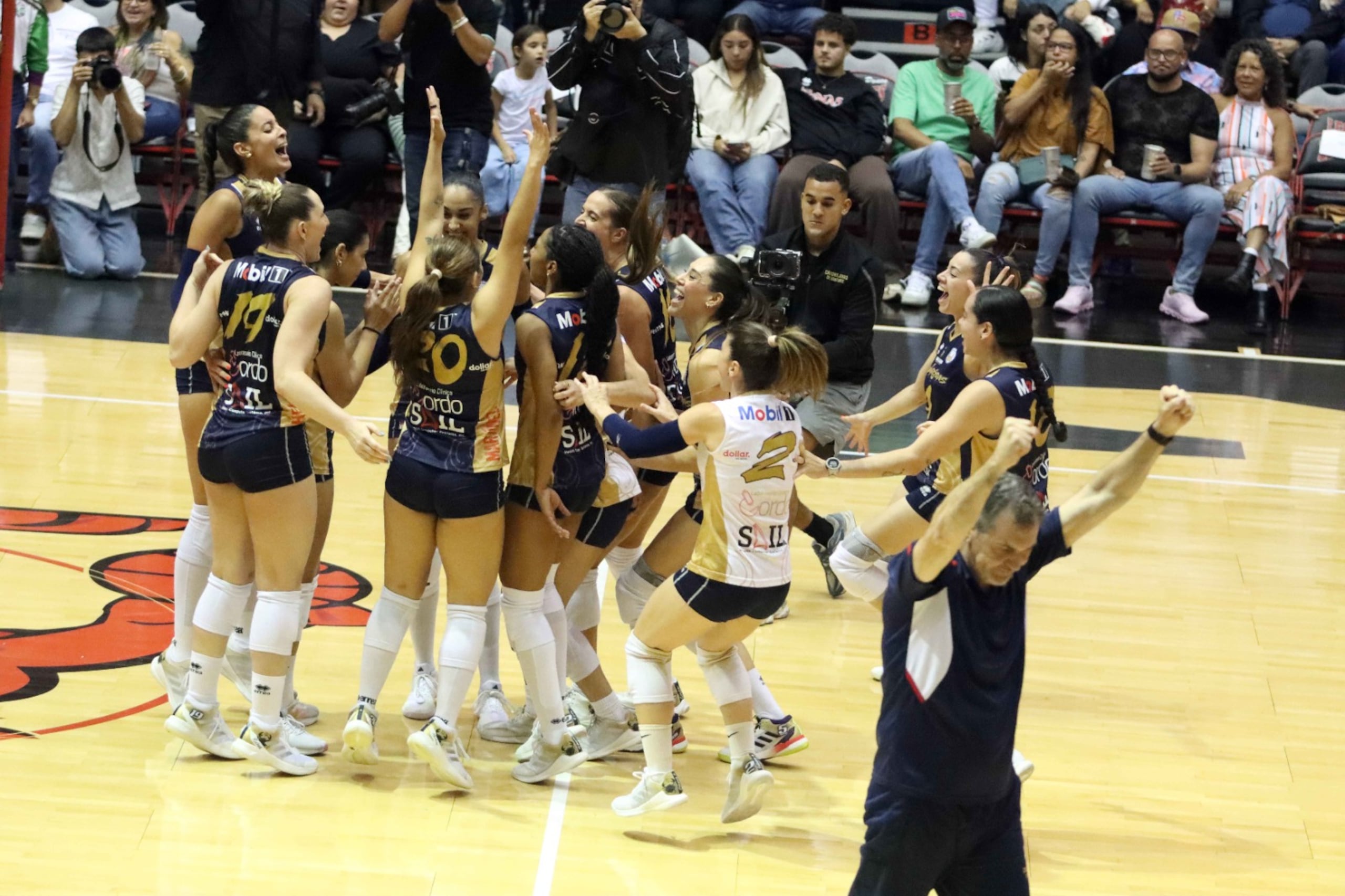 Las Cangrejeras de Santurce barrieron y ganaron todos los parciales en la final de la Liga de Voleibol Superior Femenino. (LVSF / Heriberto Rosario Rosa)