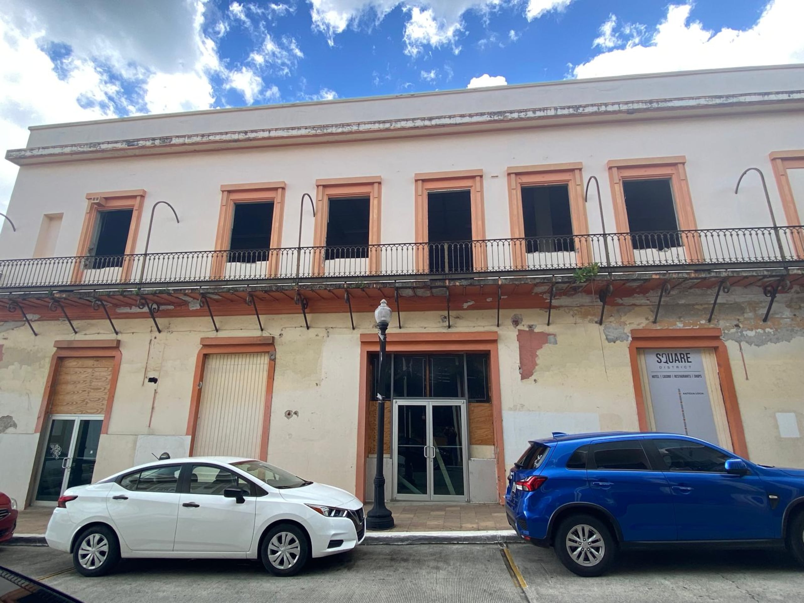 Residentes lamentan la gran cantidad de comercios cerrados en el municipio.