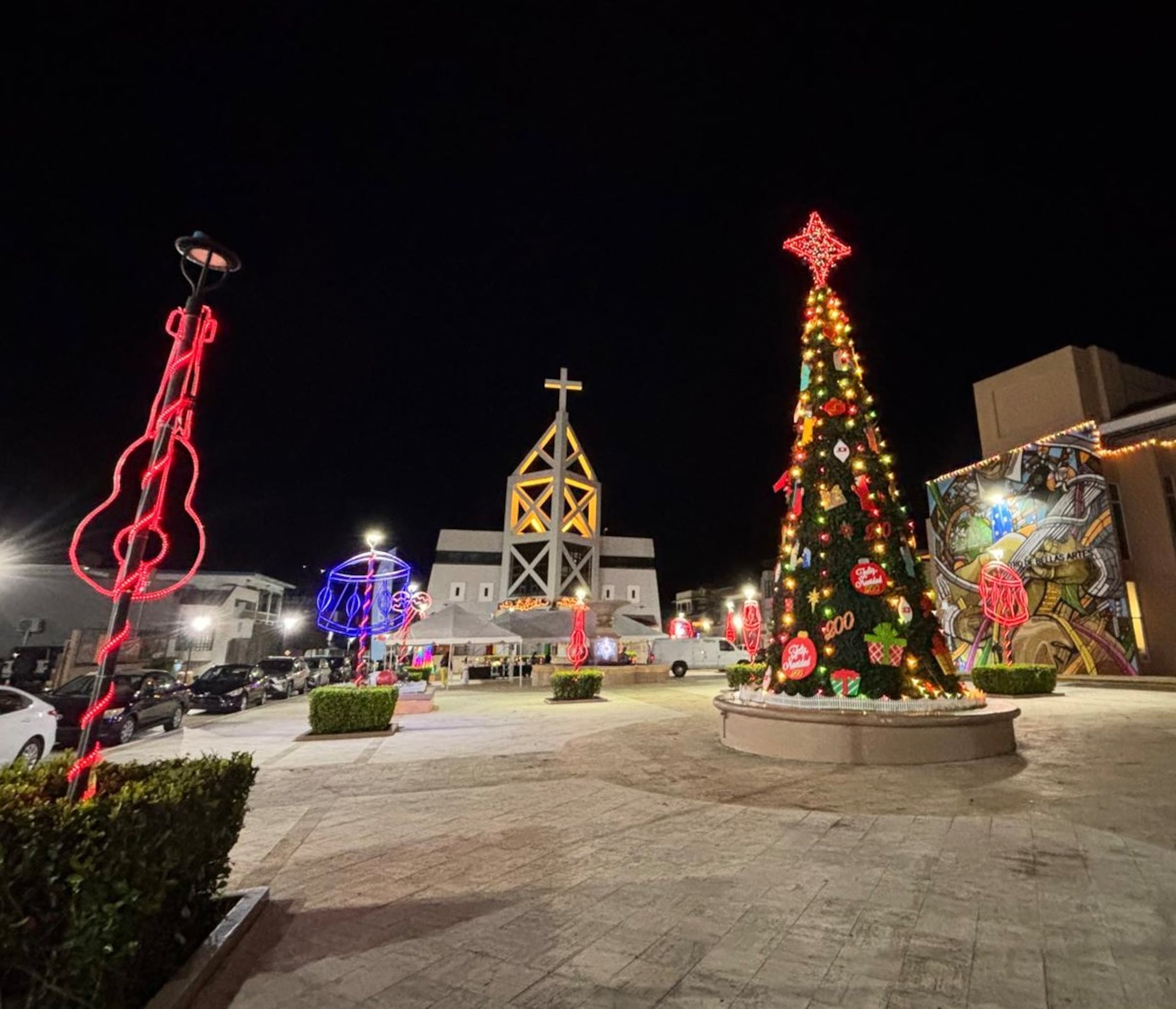 Música en vivo, quioscos de comida típica y artesanías son algunos de los ofrecimientos durante el encendido en Naranjito.