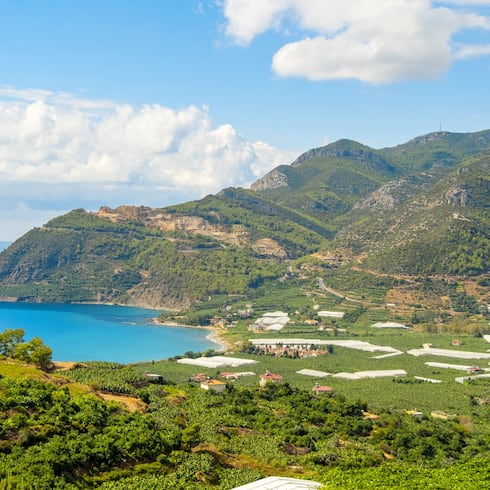 8 países en donde puedes vivir con entre $500 y $1,000 al mes