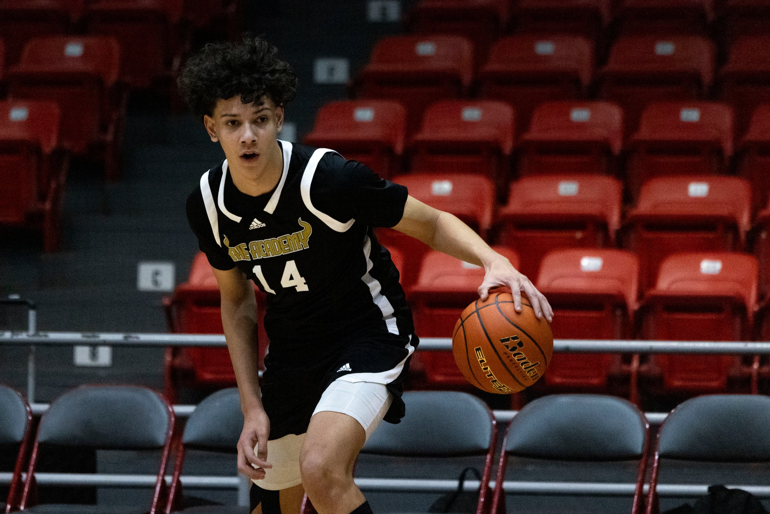 James Rivera tiene como objetivos obtener una beca deportiva en una universidad en Estados Unidos y, luego, jugar en la NBA.